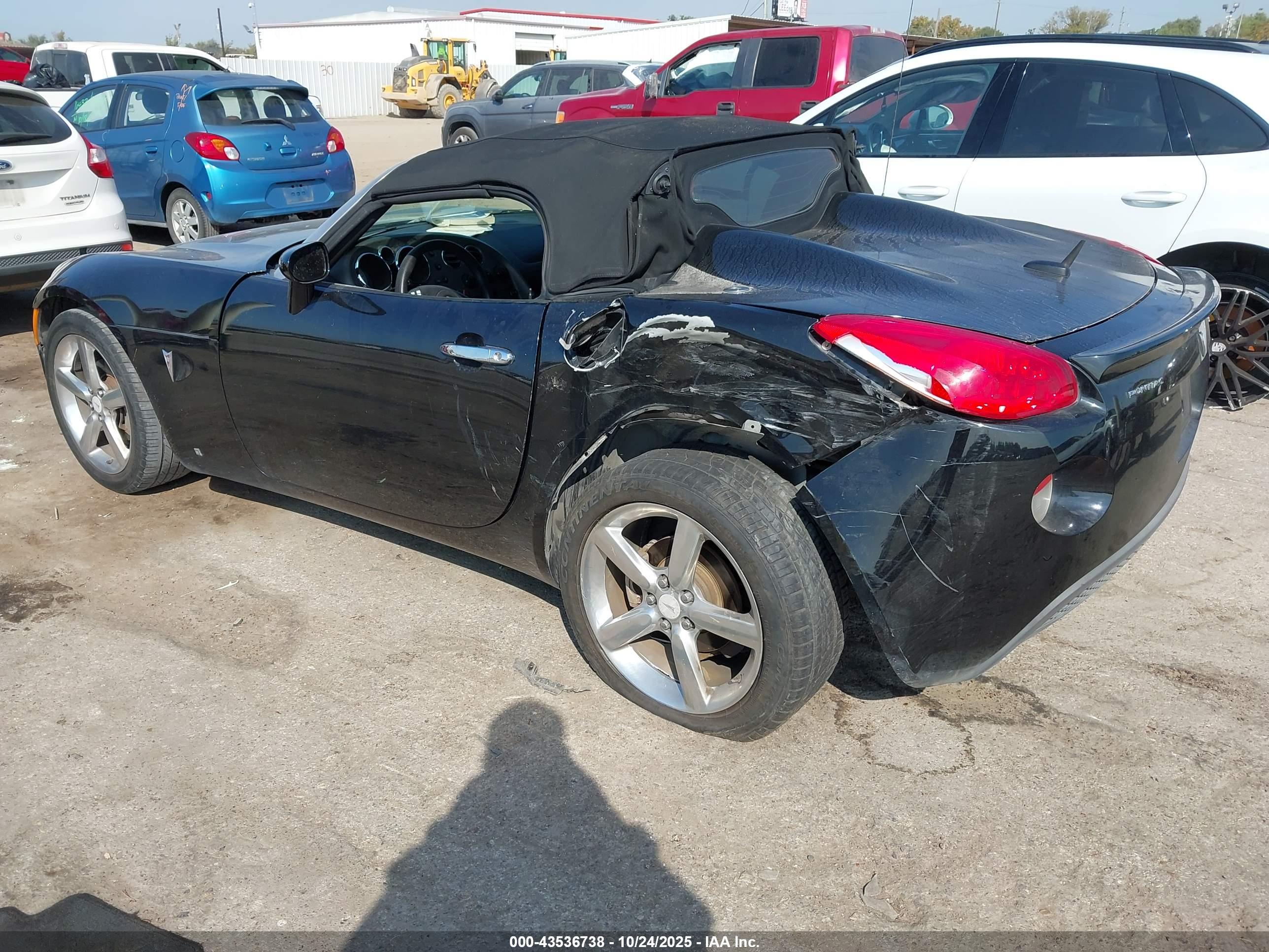 PONTIAC SOLSTICE image 3
