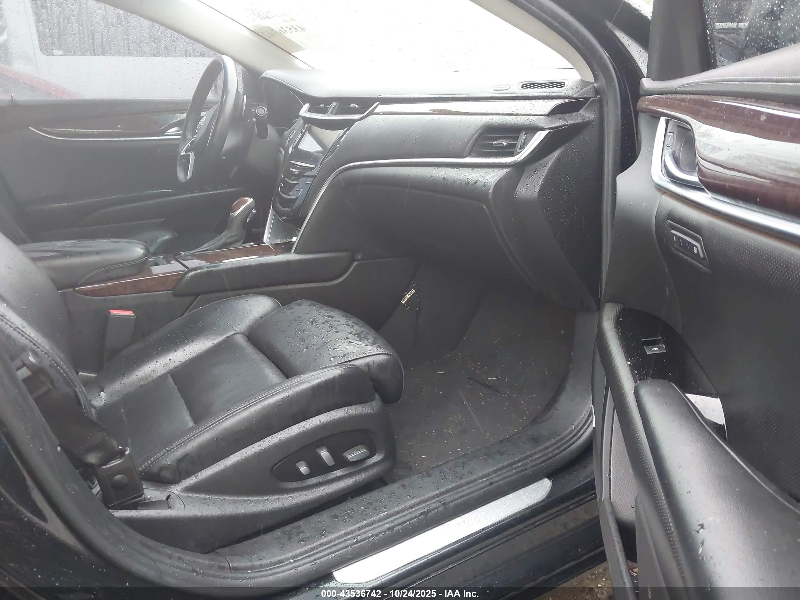 CADILLAC XTS image 5