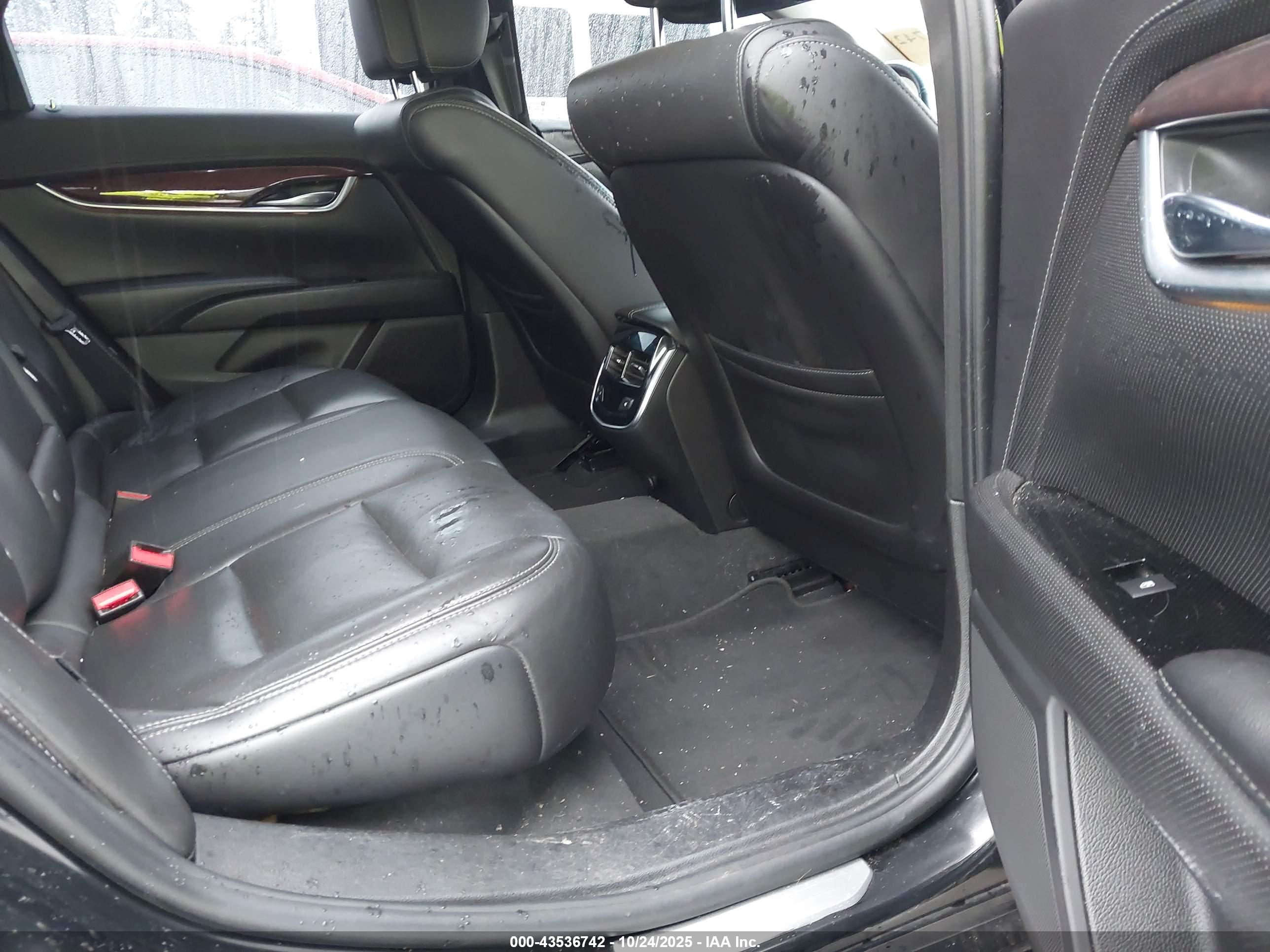 CADILLAC XTS image 8
