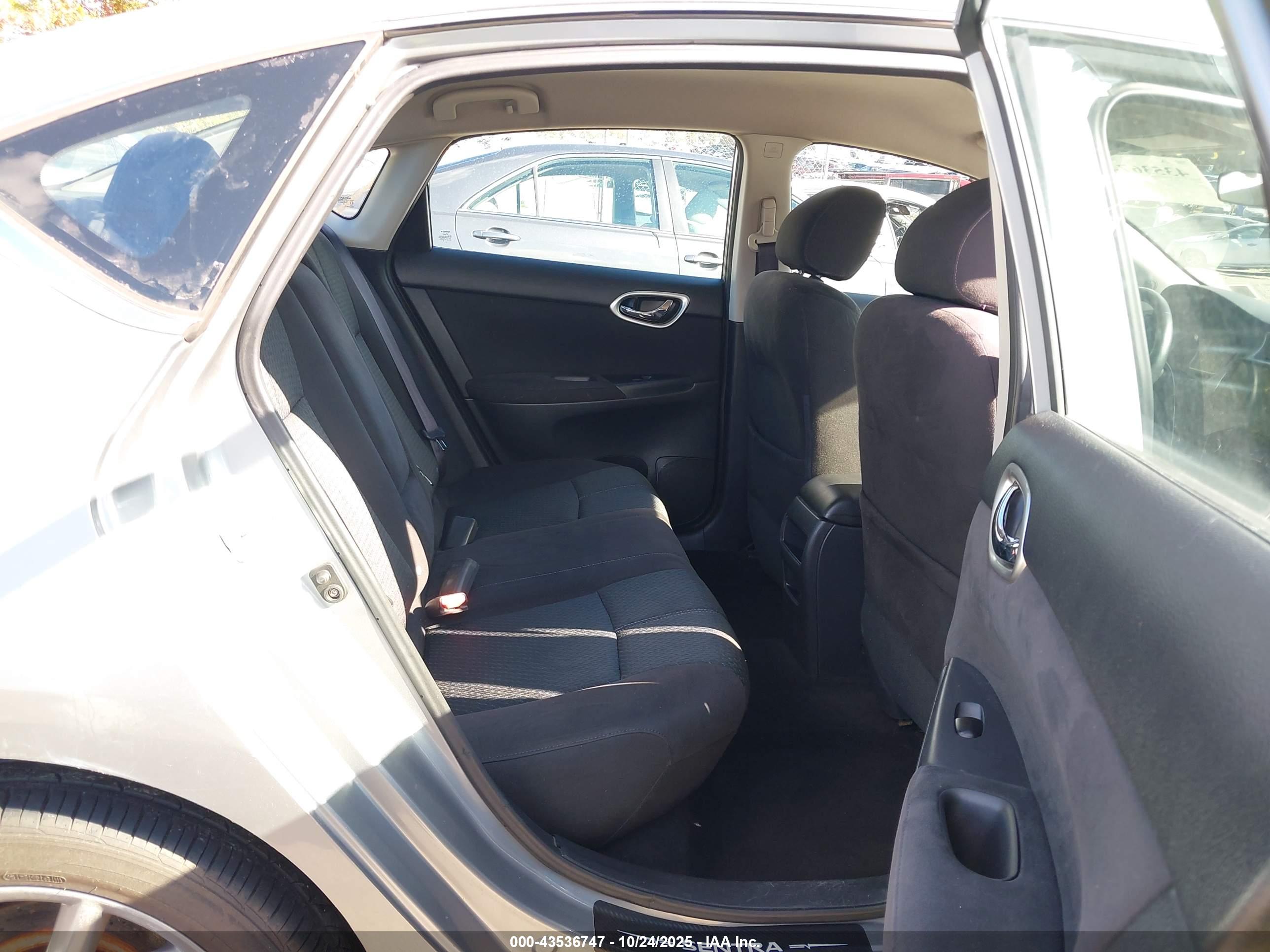 NISSAN SENTRA image 8