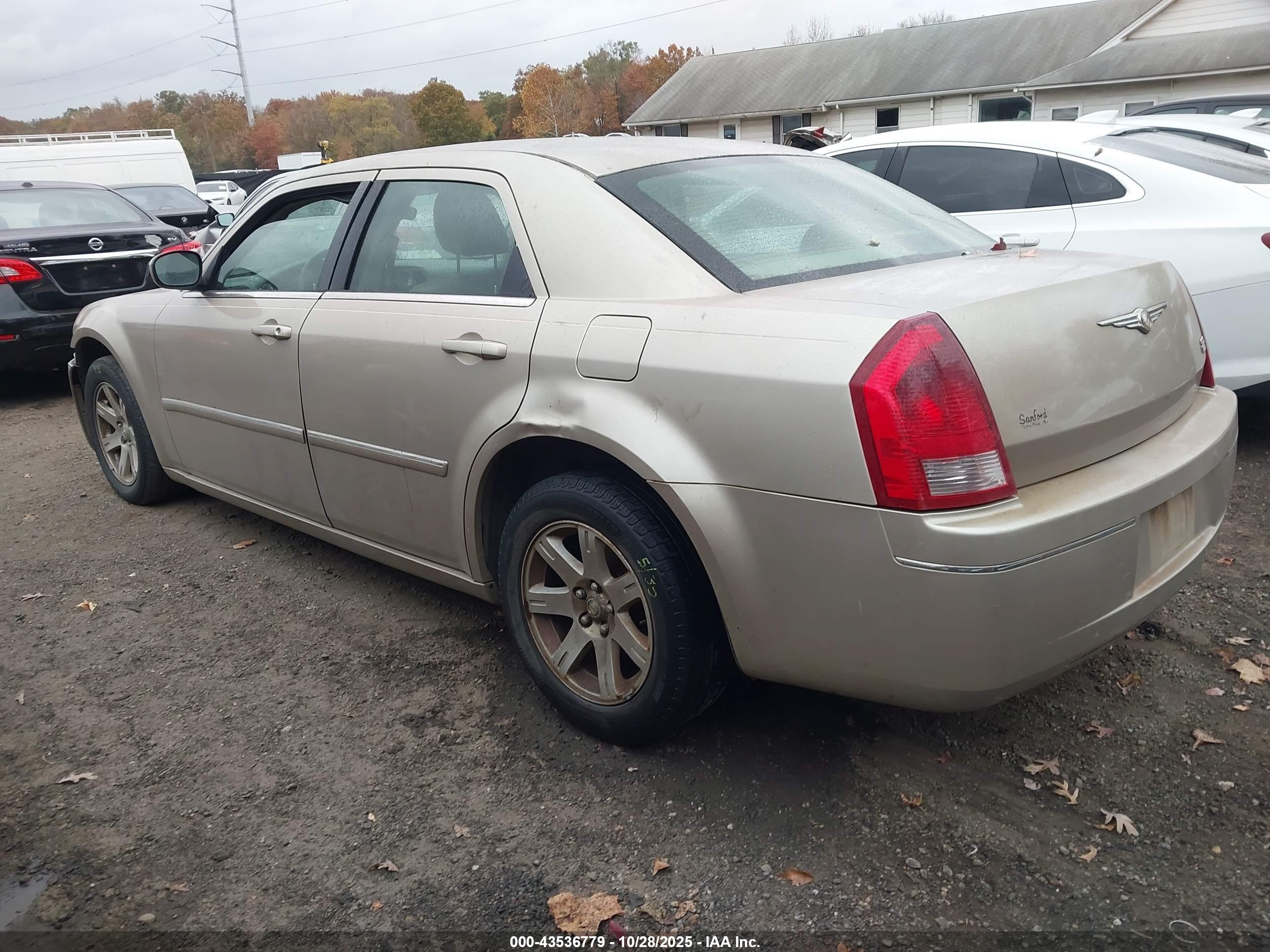 CHRYSLER 300 image 3