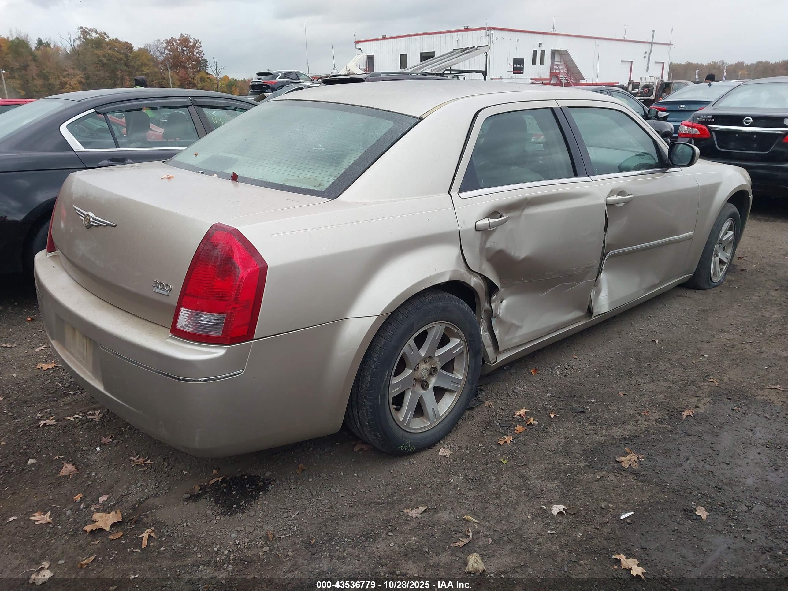 CHRYSLER 300 image 4