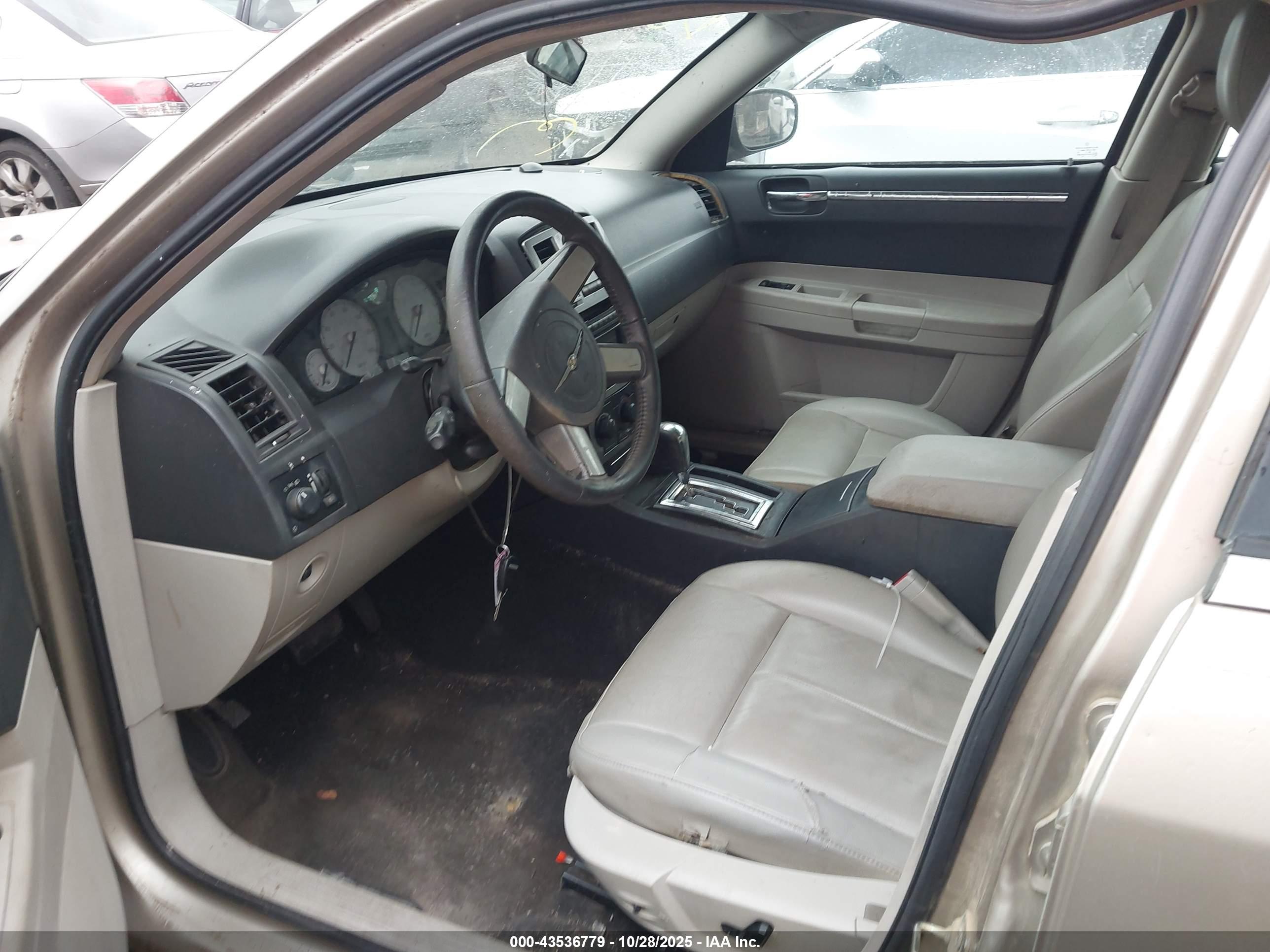 CHRYSLER 300 image 5