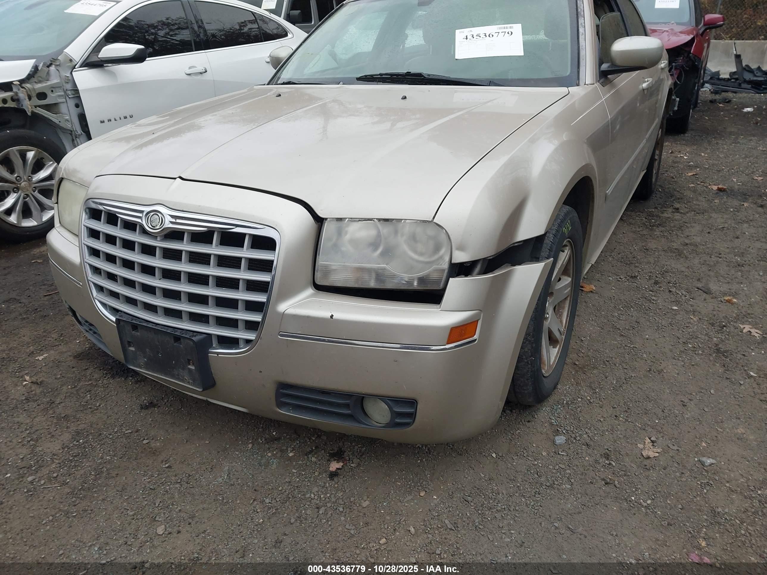 CHRYSLER 300 image 6