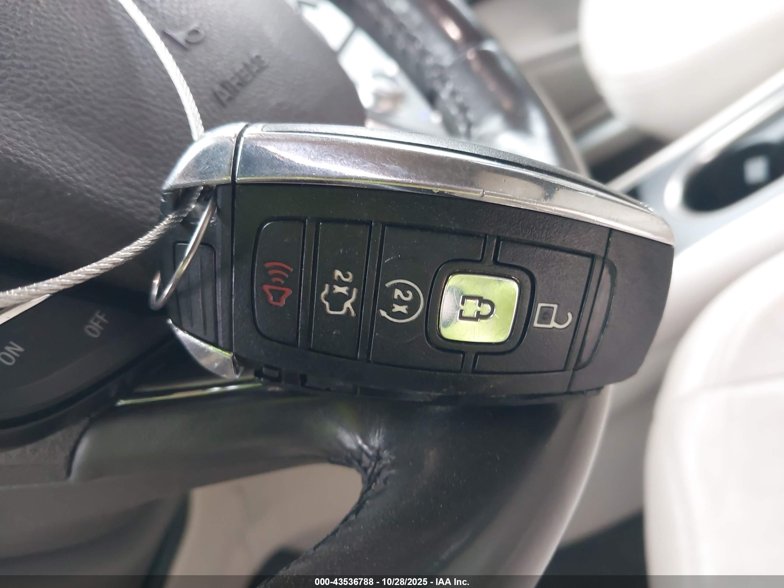 LINCOLN MKC image 11