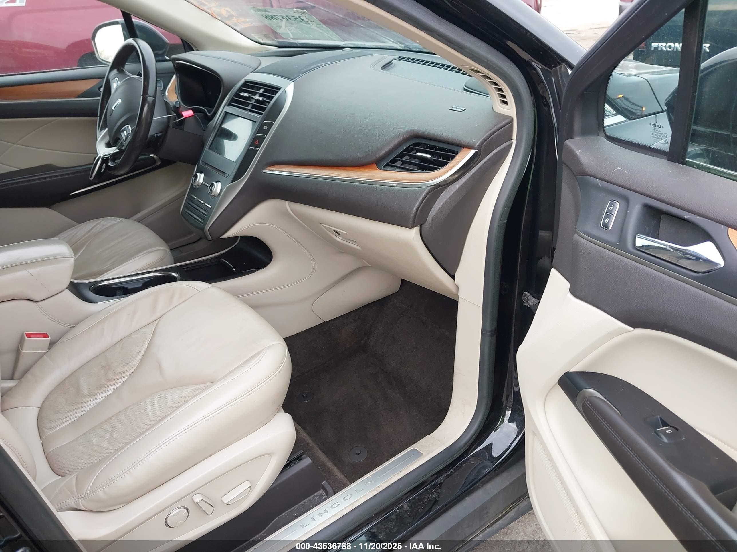 LINCOLN MKC image 5