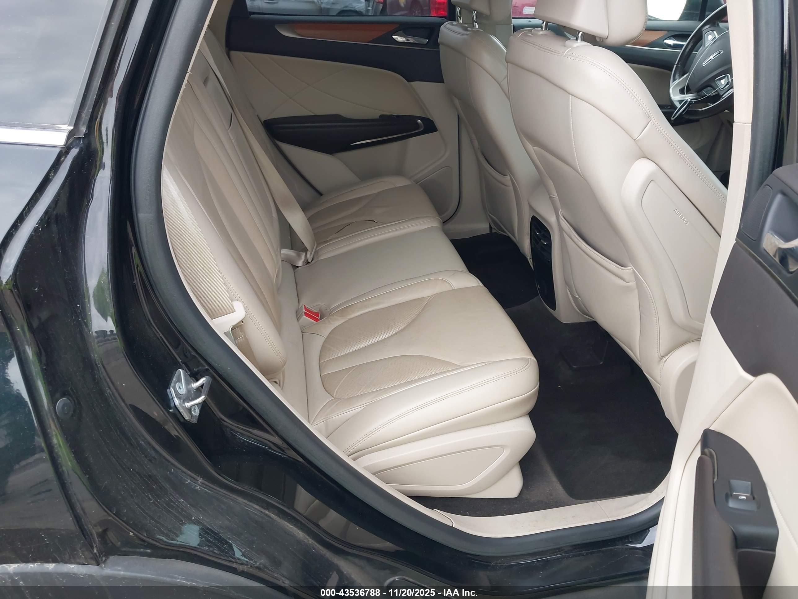 LINCOLN MKC image 8