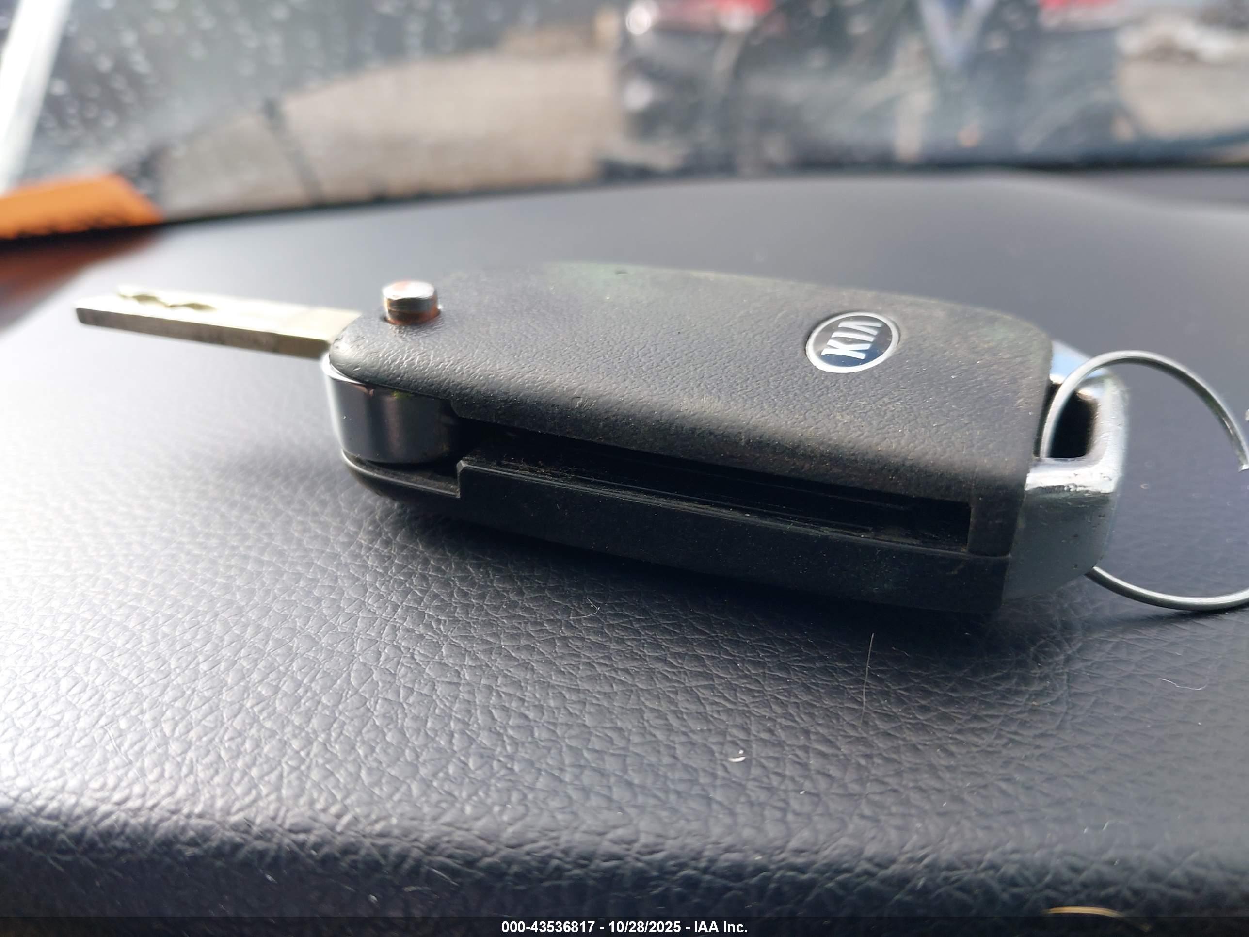 KIA K5 image 11