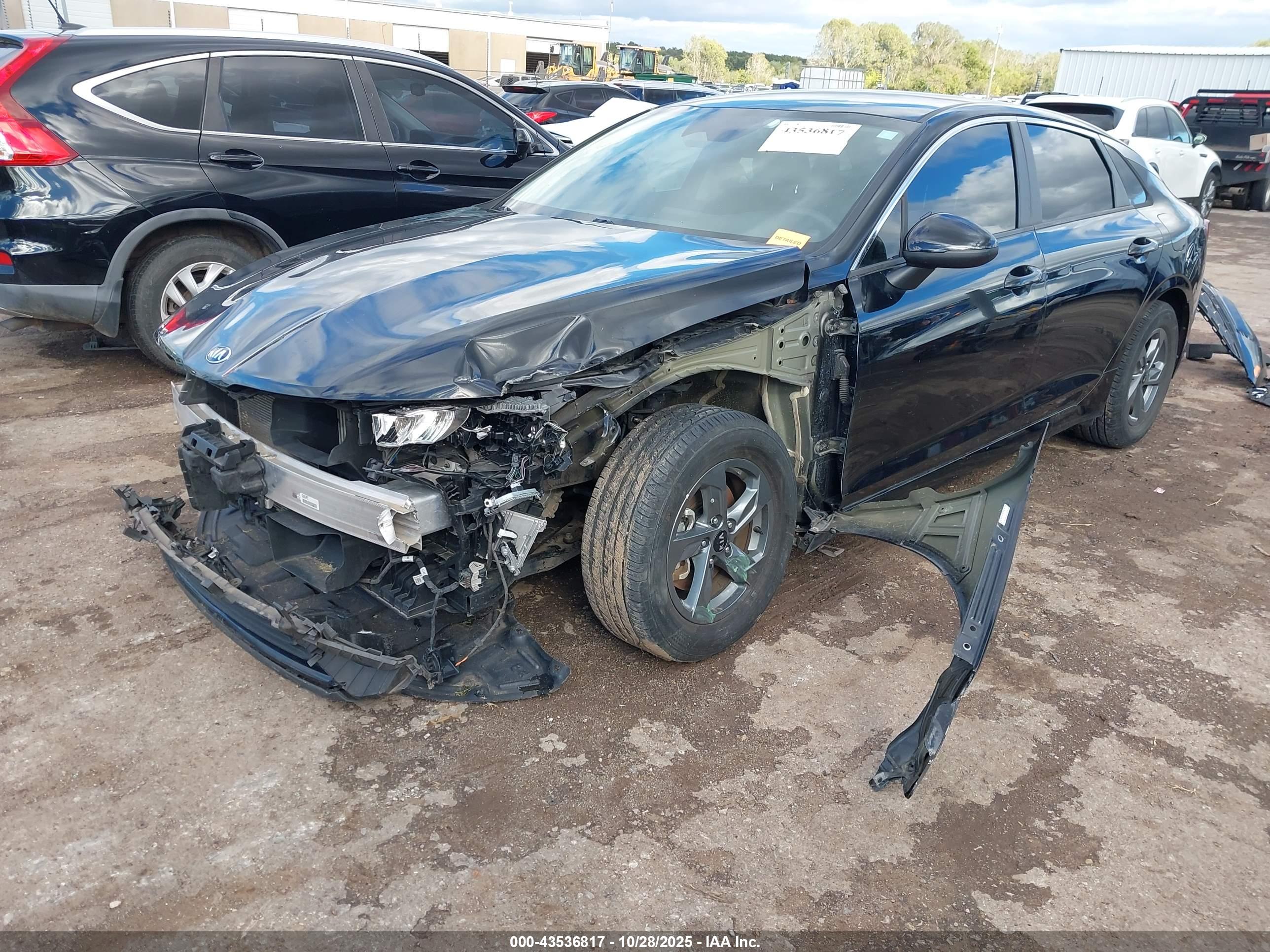 KIA K5 image 2