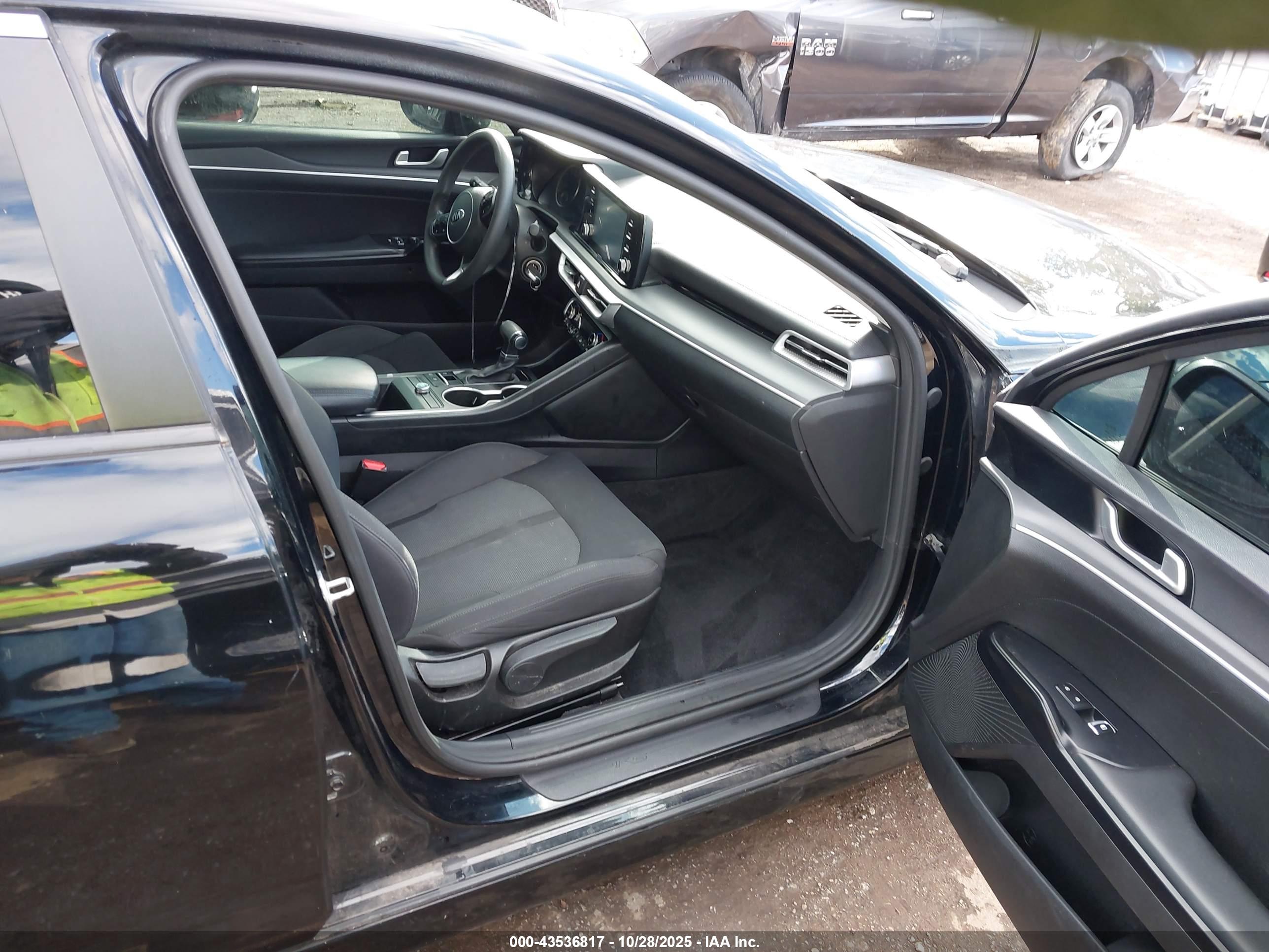 KIA K5 image 5