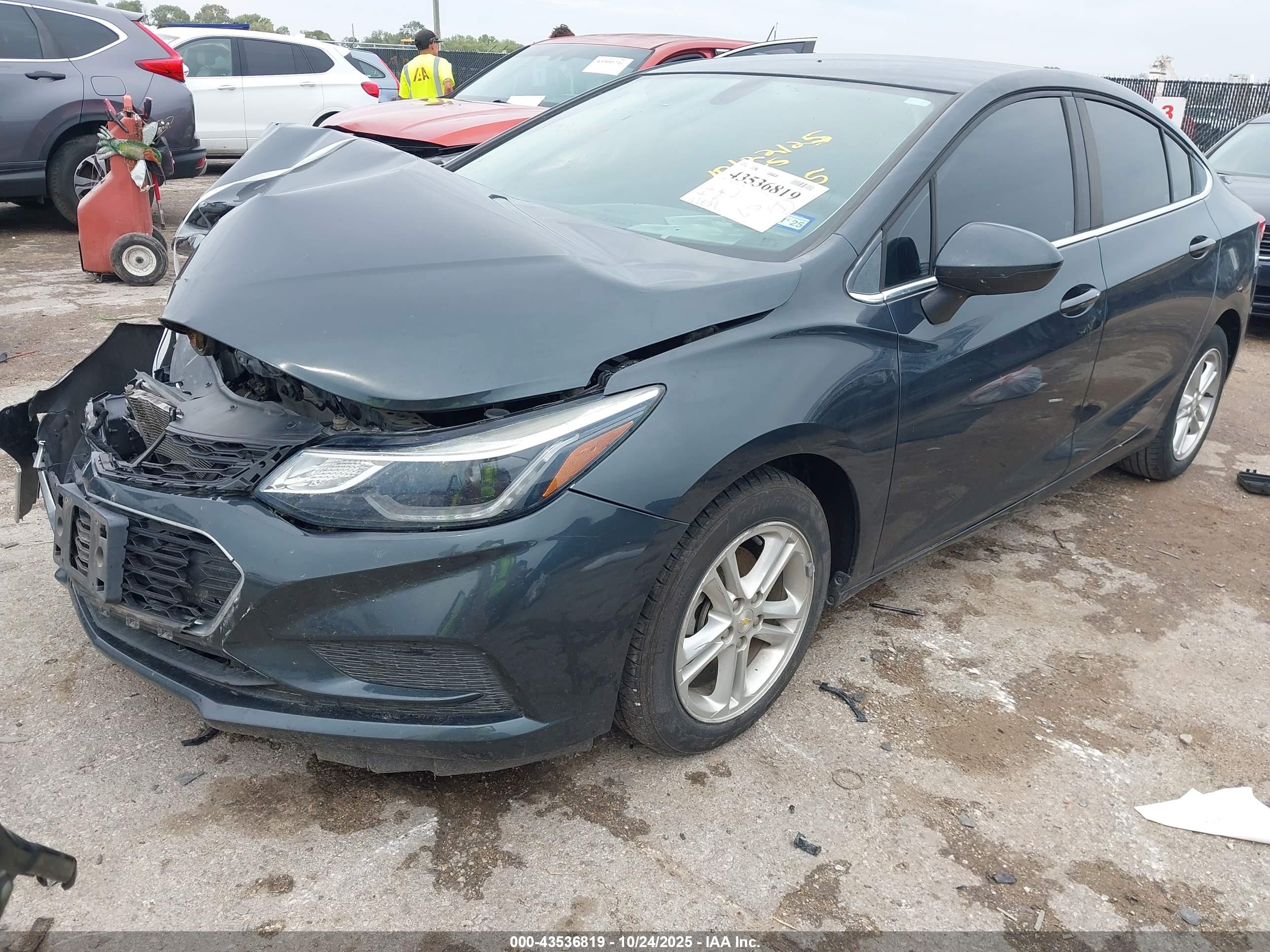 CHEVROLET CRUZE image 2