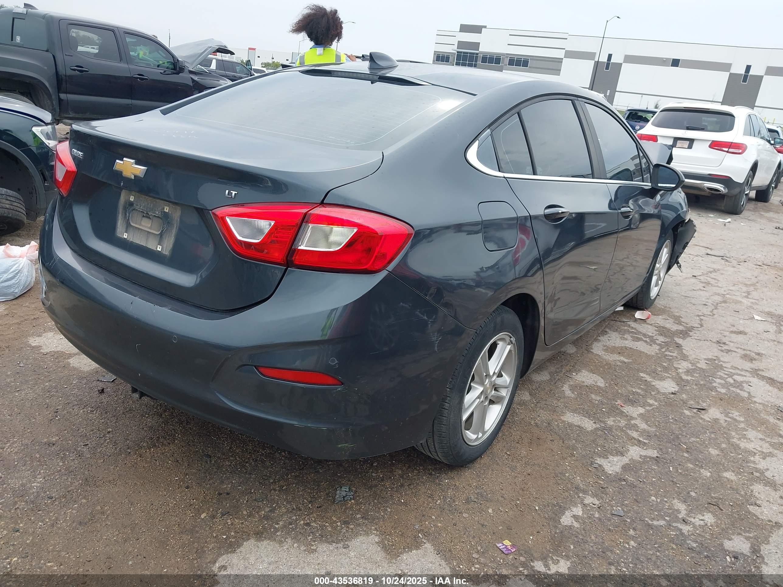 CHEVROLET CRUZE image 4