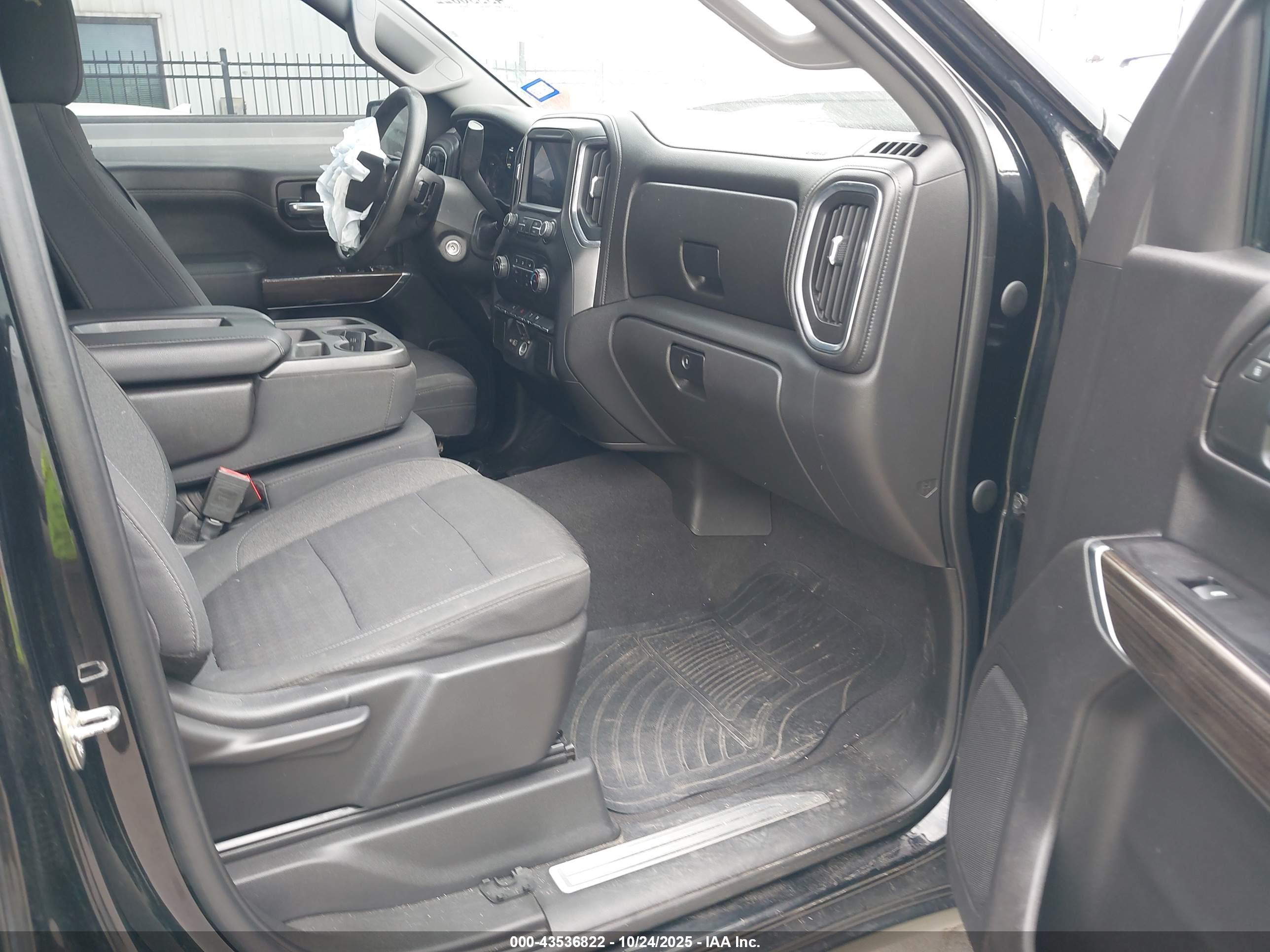 CHEVROLET SILVERADO image 5