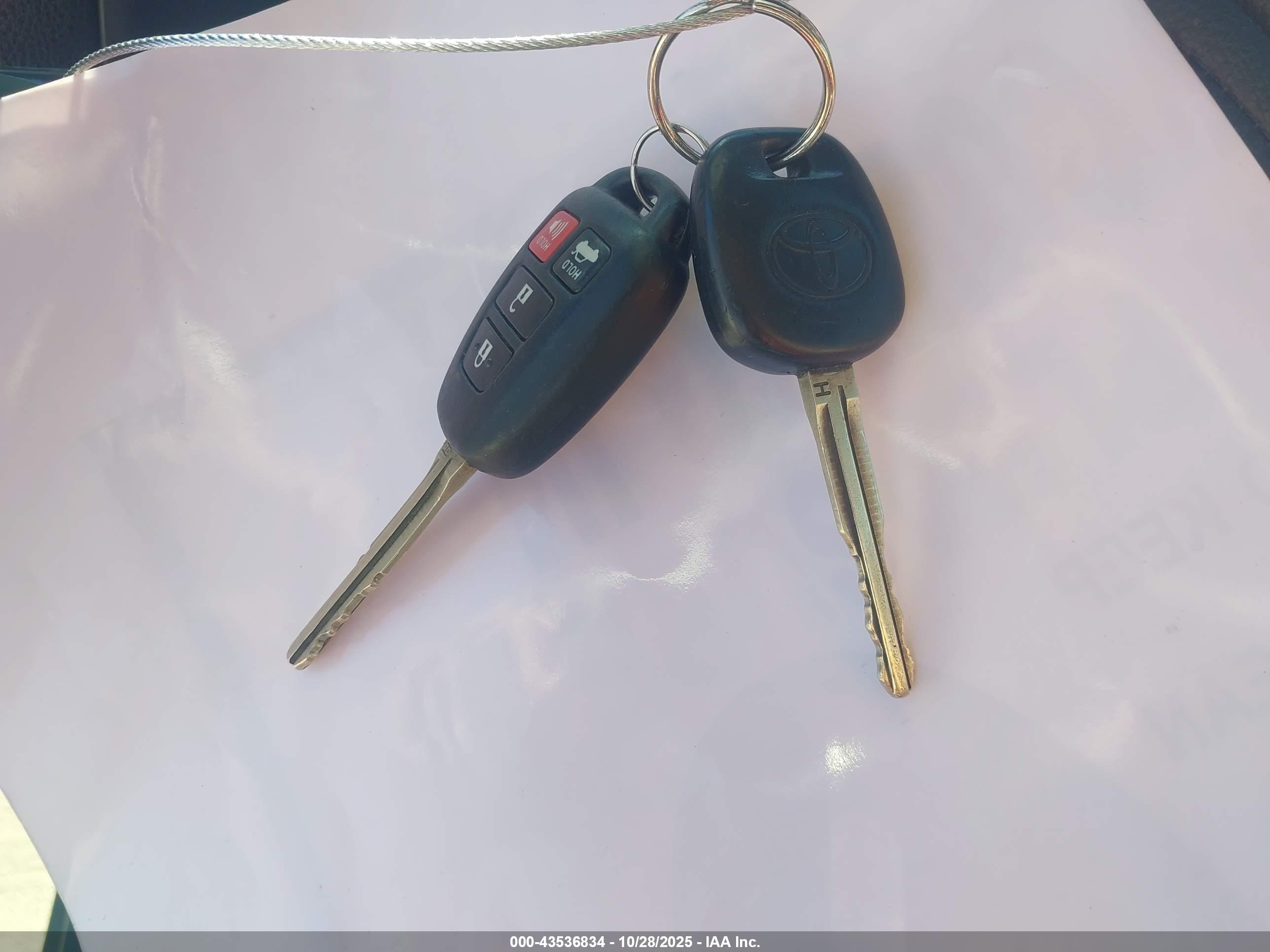 TOYOTA COROLLA image 11