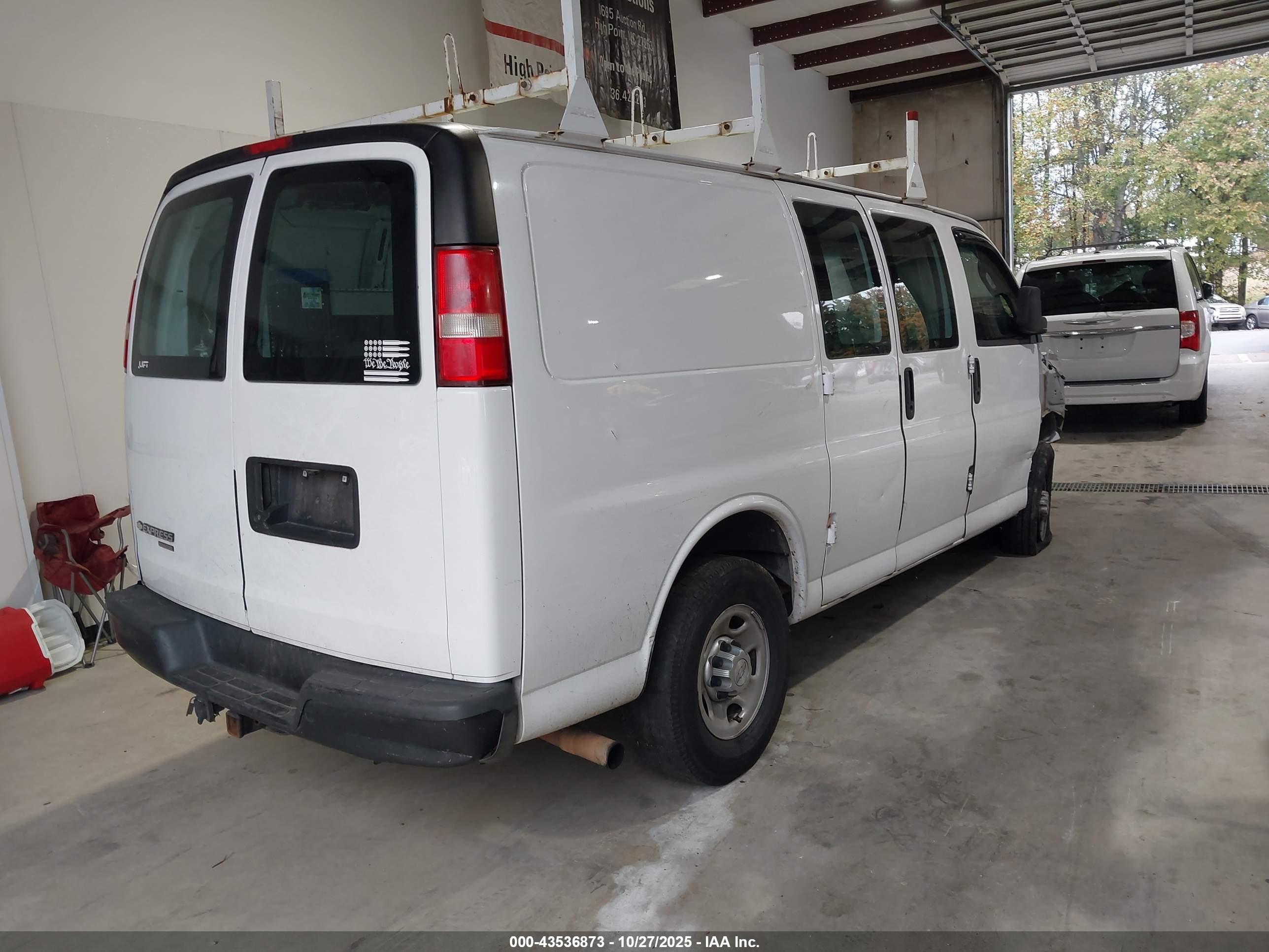 CHEVROLET EXPRESS image 4