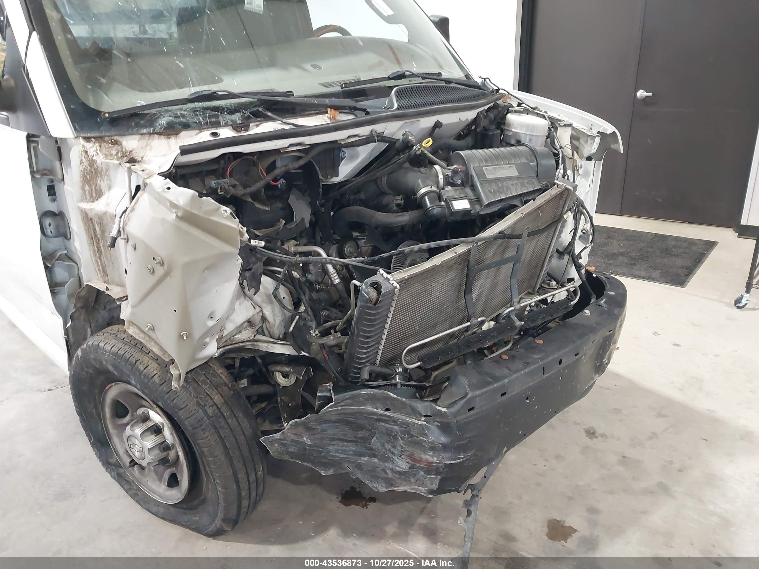 CHEVROLET EXPRESS image 6