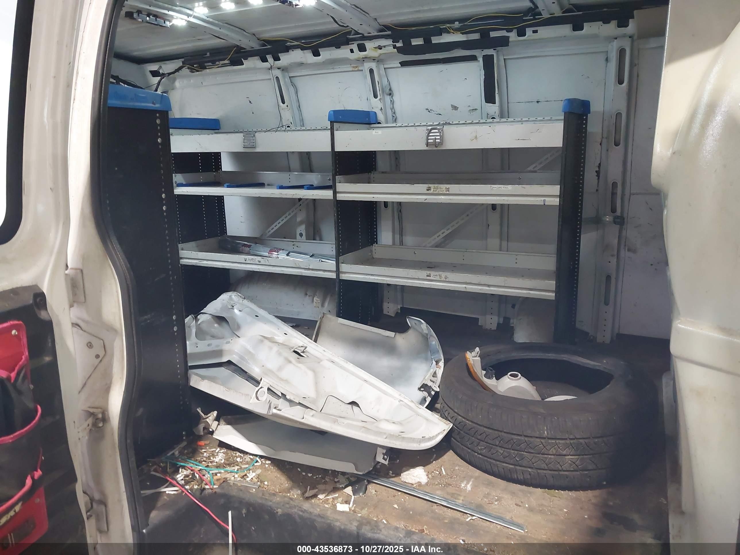 CHEVROLET EXPRESS image 8