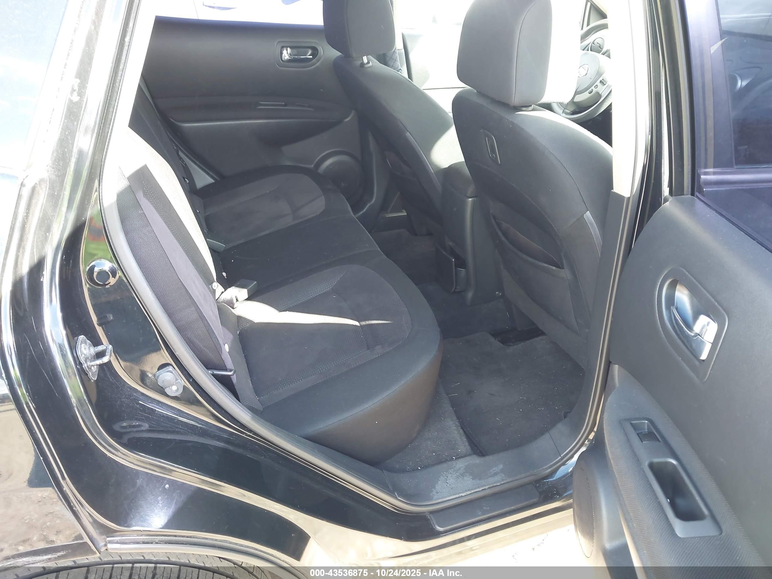 NISSAN ROGUE image 8