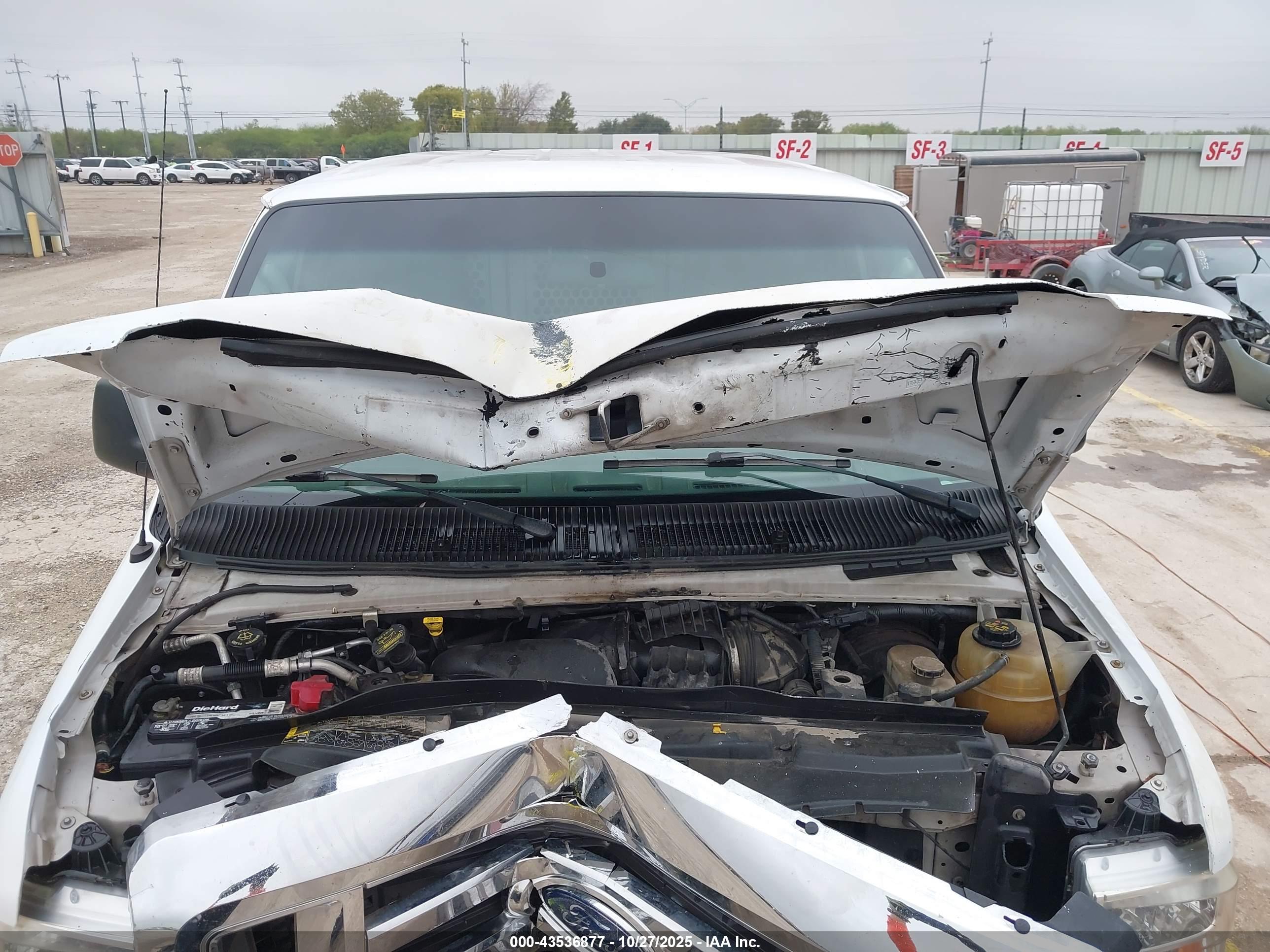 FORD E-250 image 10
