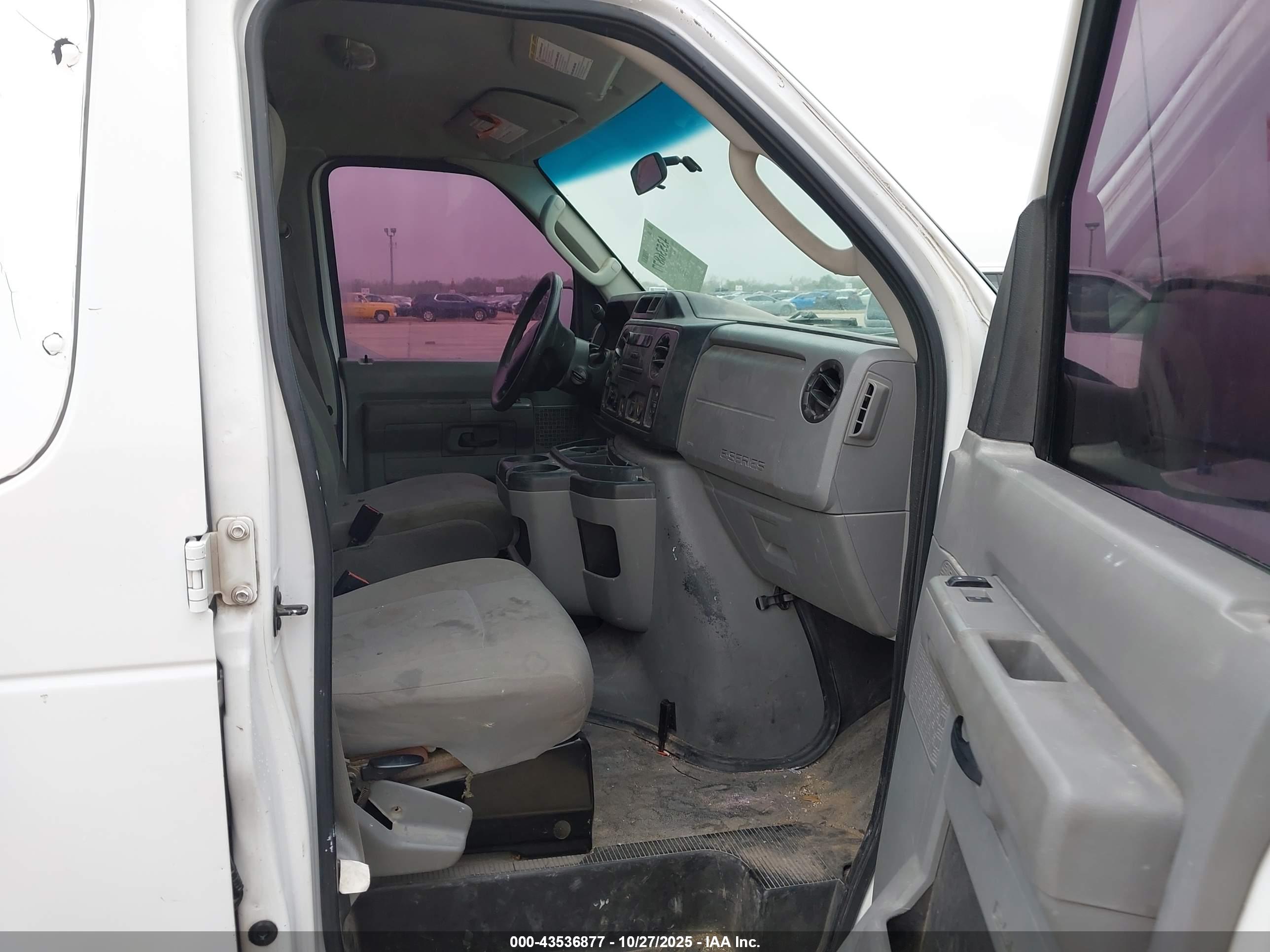 FORD E-250 image 5