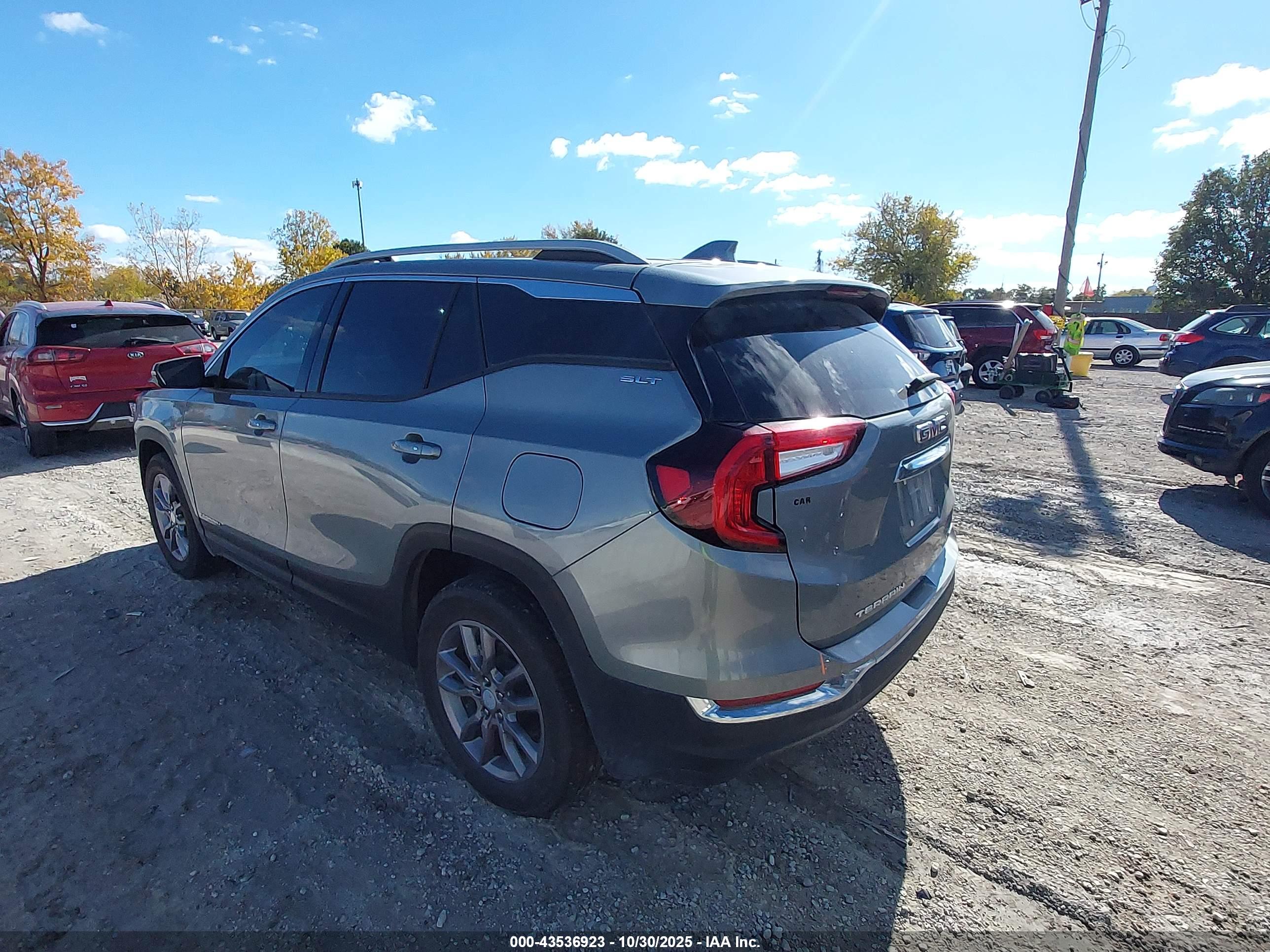 GMC TERRAIN image 3