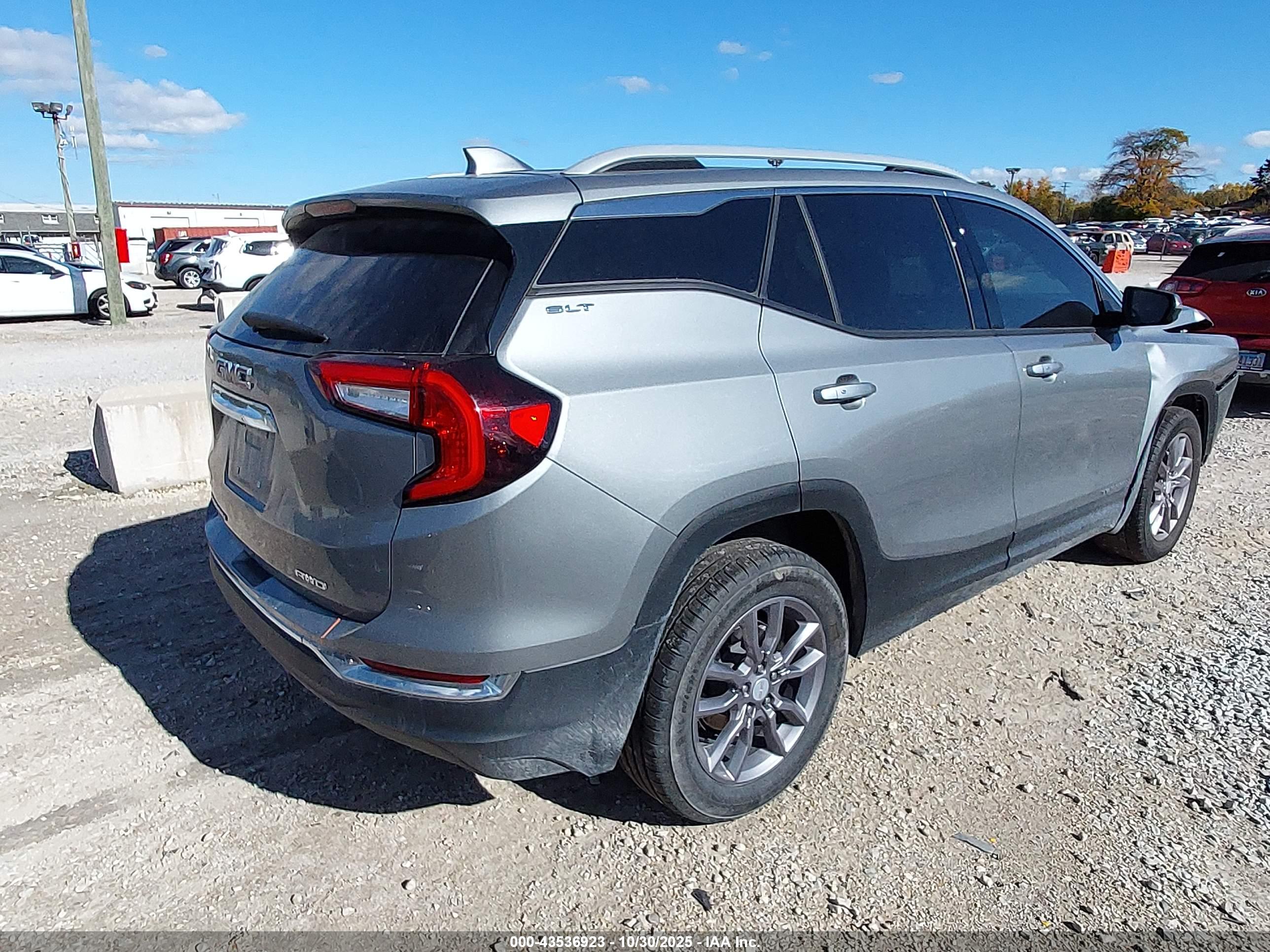 GMC TERRAIN image 4