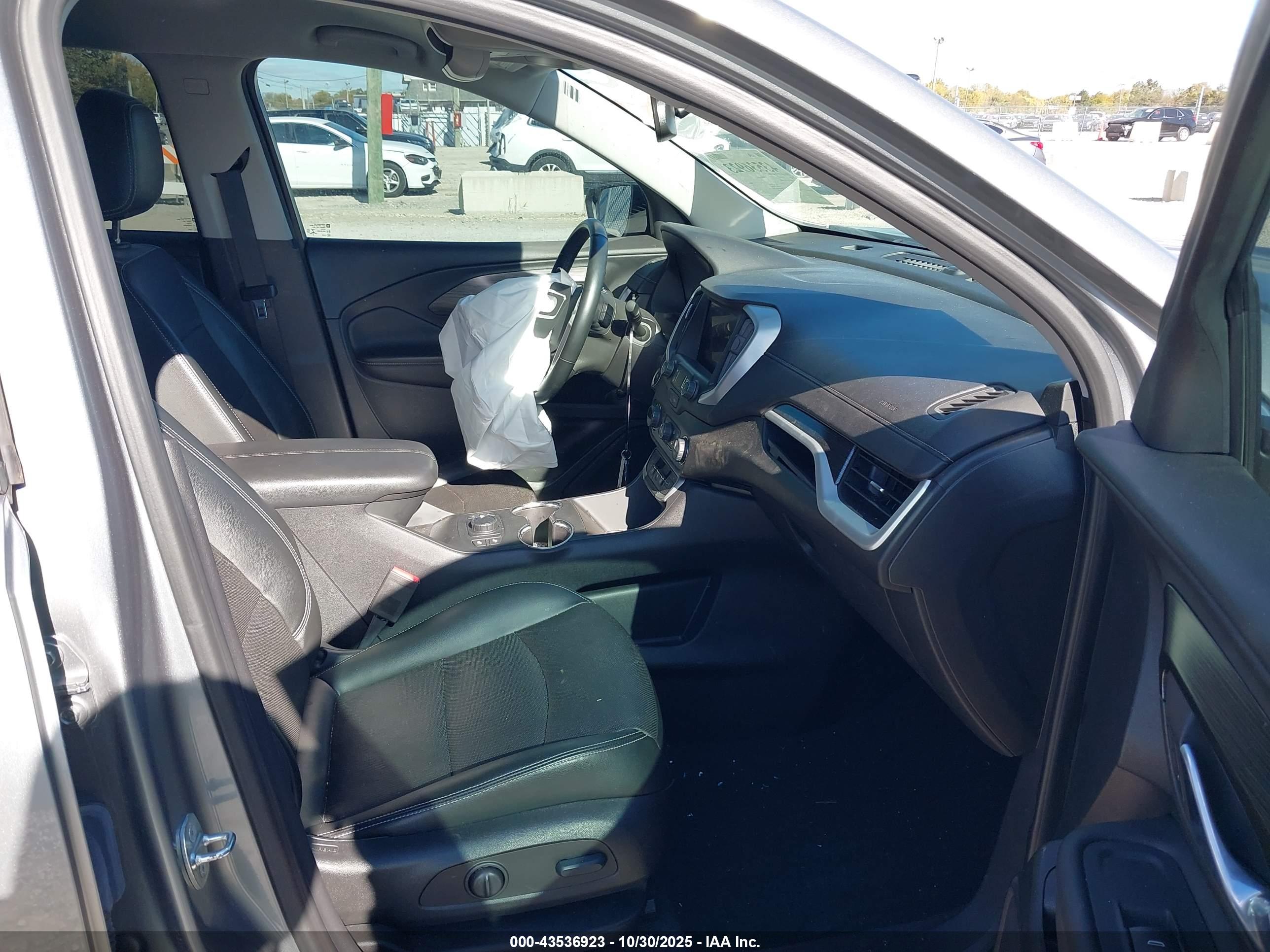 GMC TERRAIN image 5