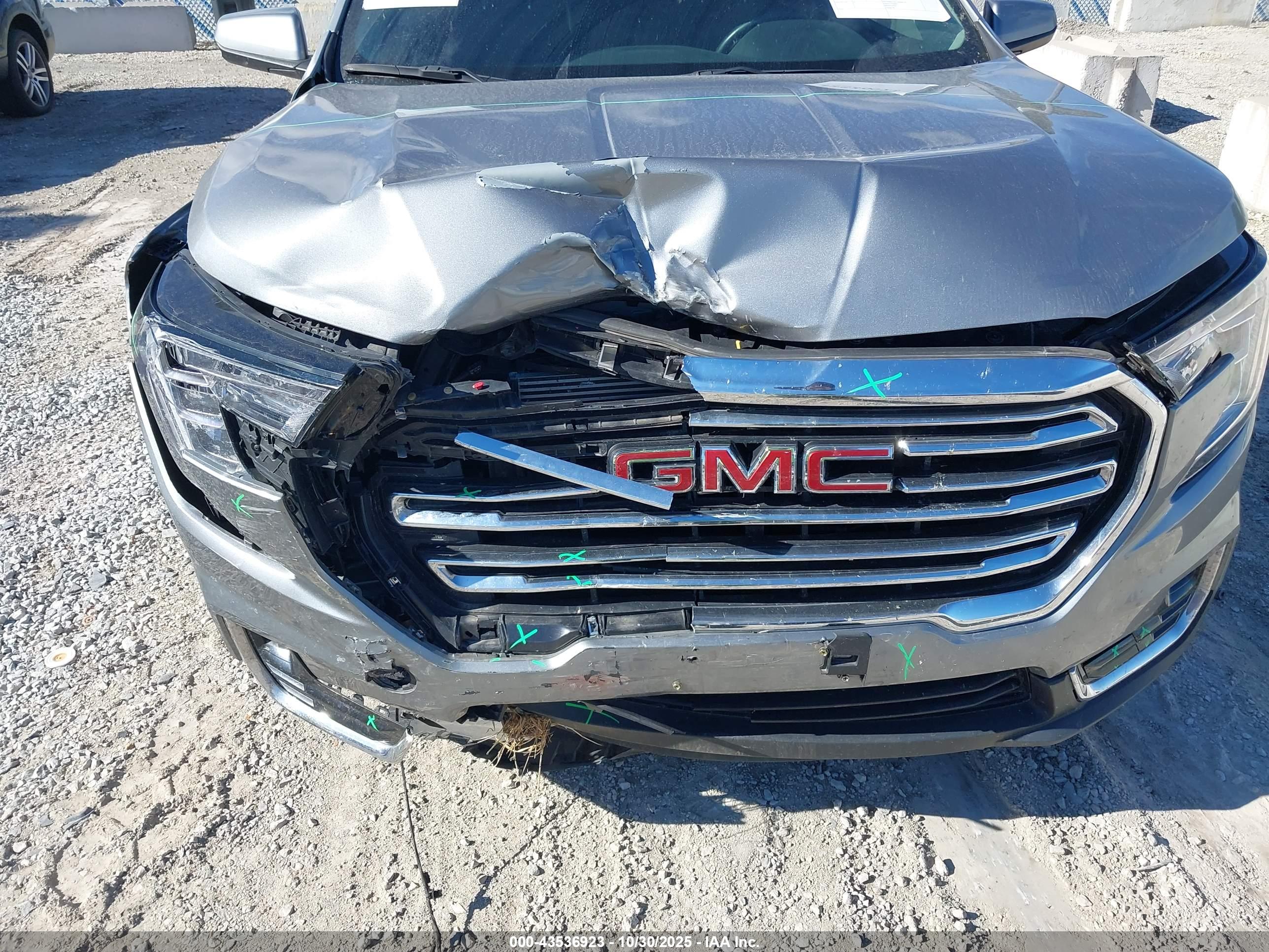 GMC TERRAIN image 6