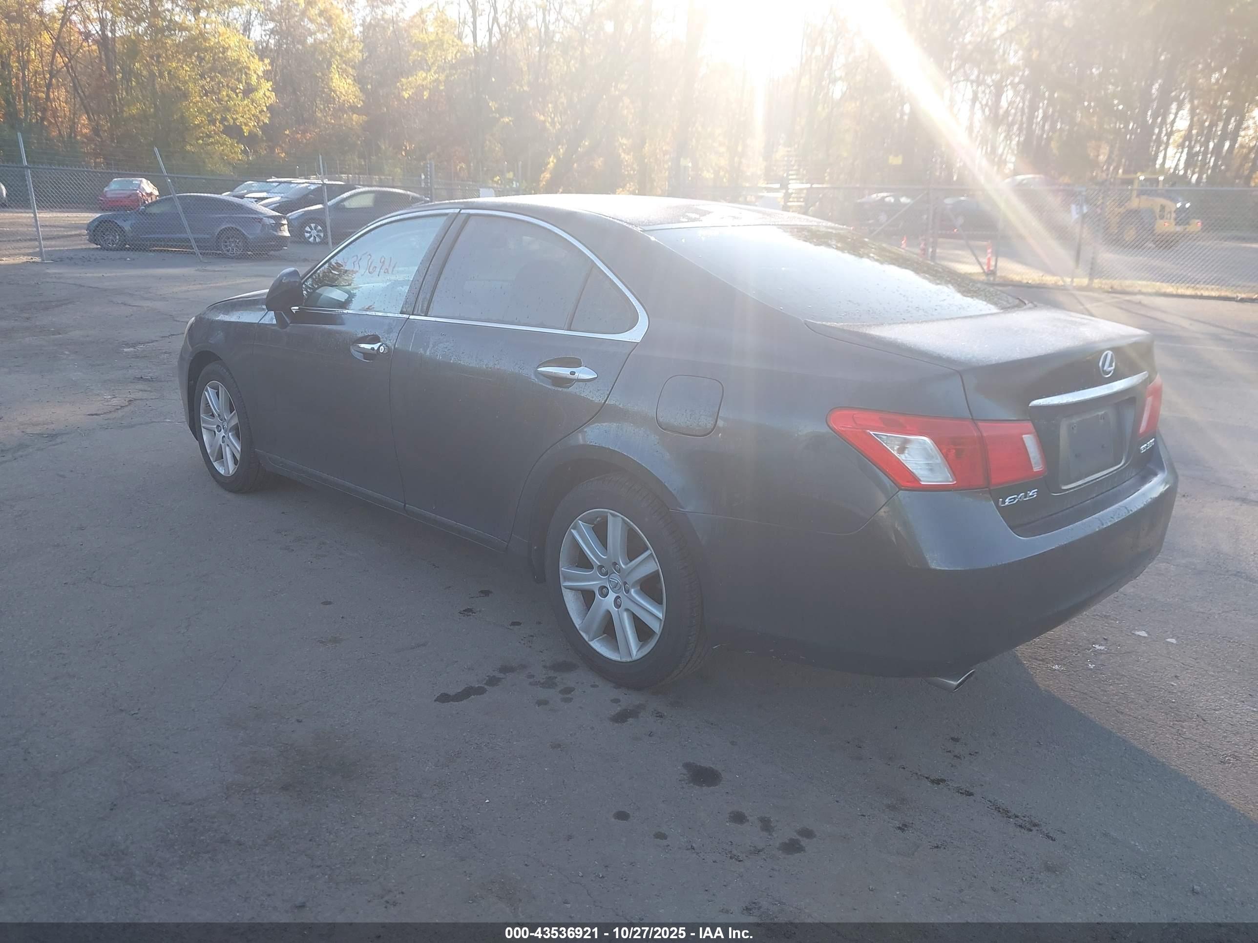 LEXUS ES image 3