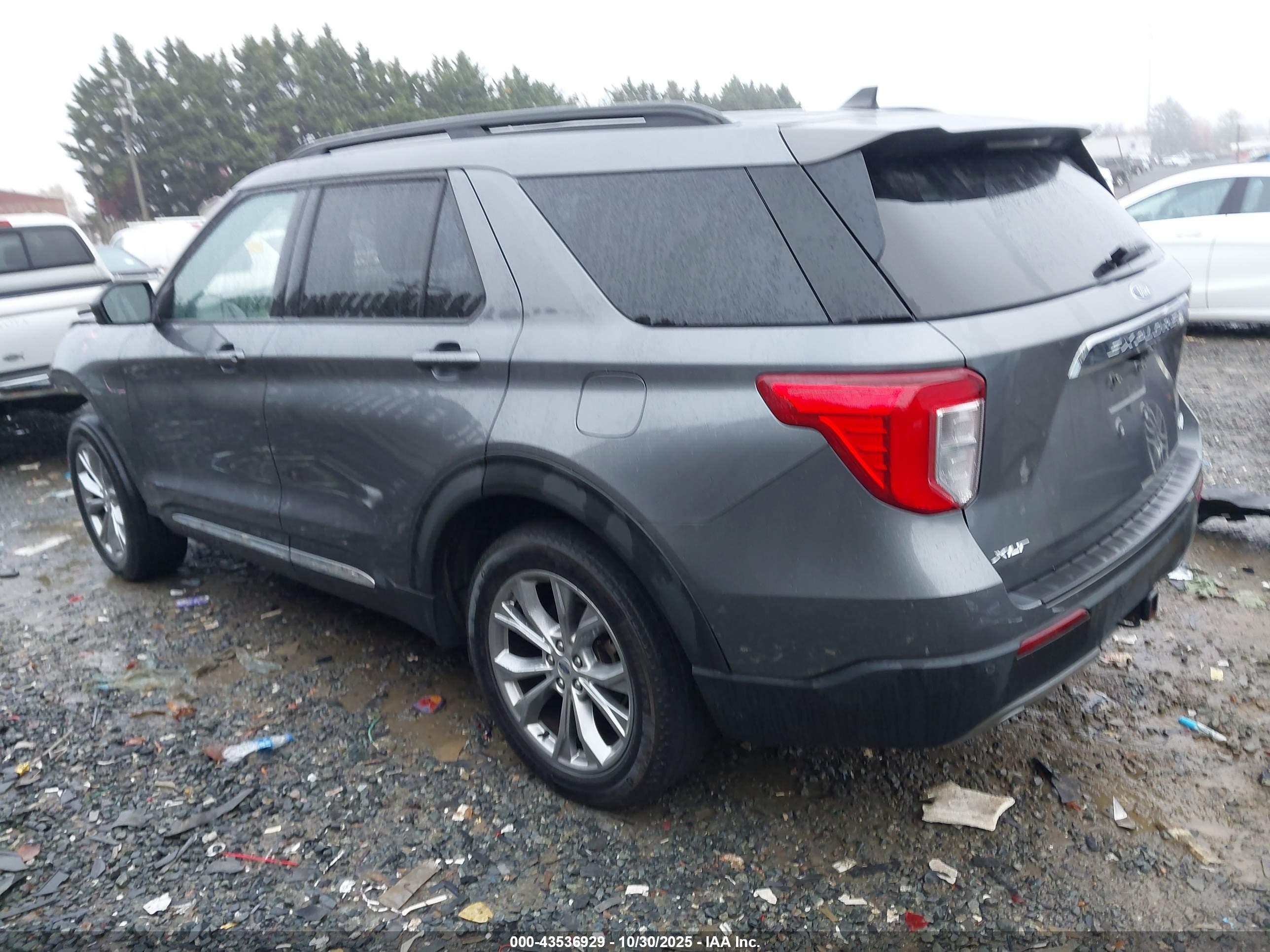 FORD EXPLORER image 3