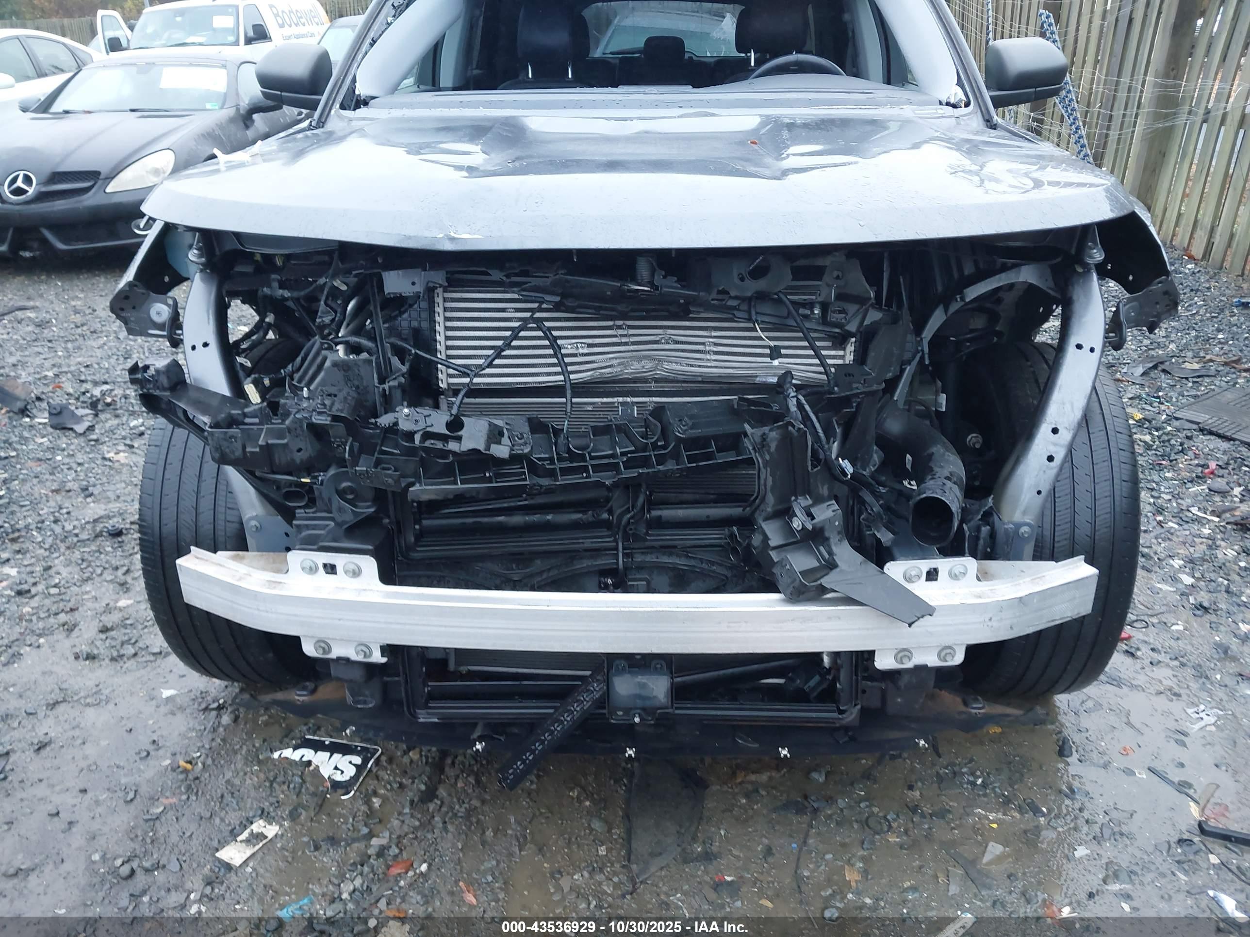 FORD EXPLORER image 6