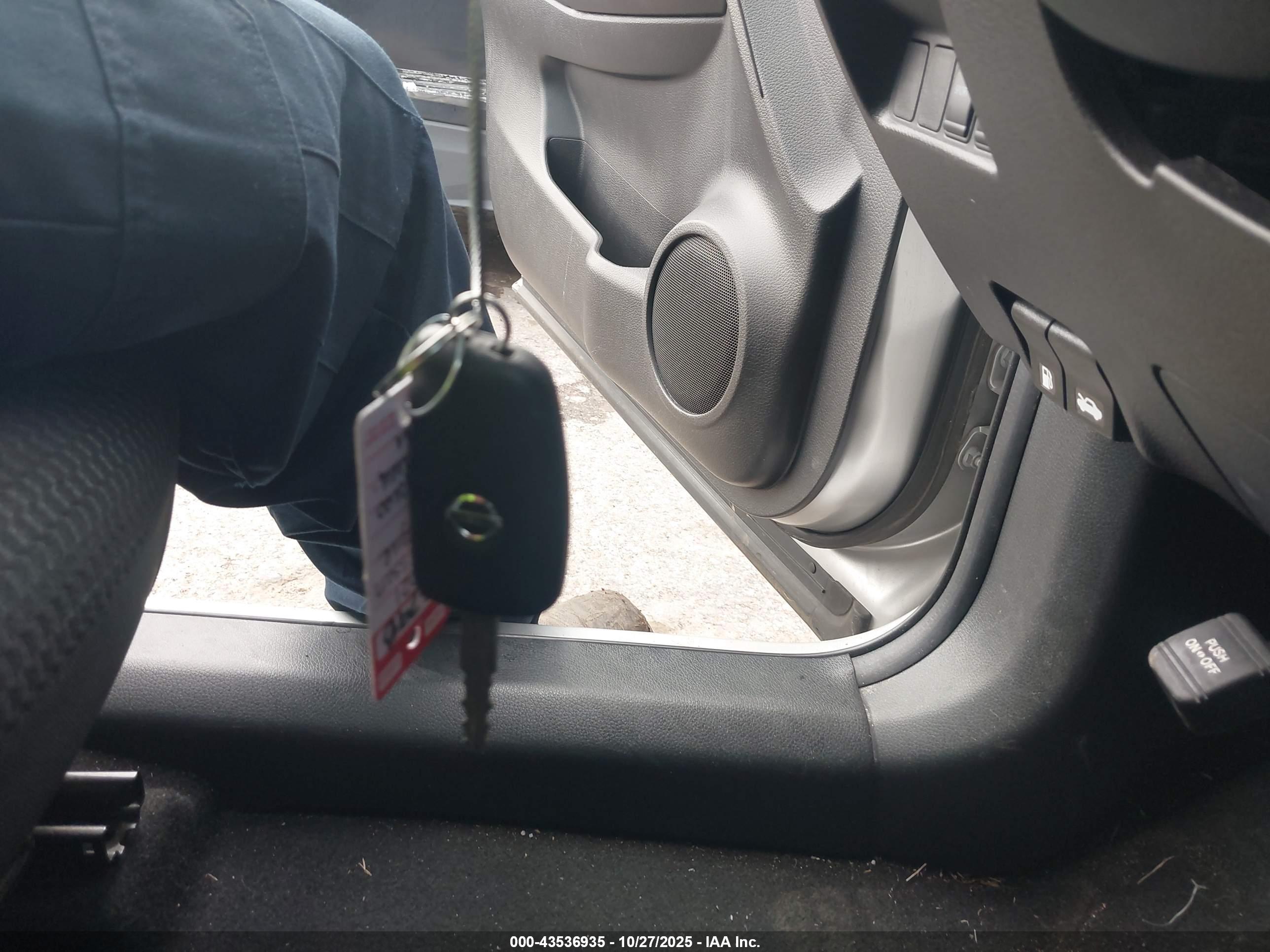 NISSAN ROGUE image 11