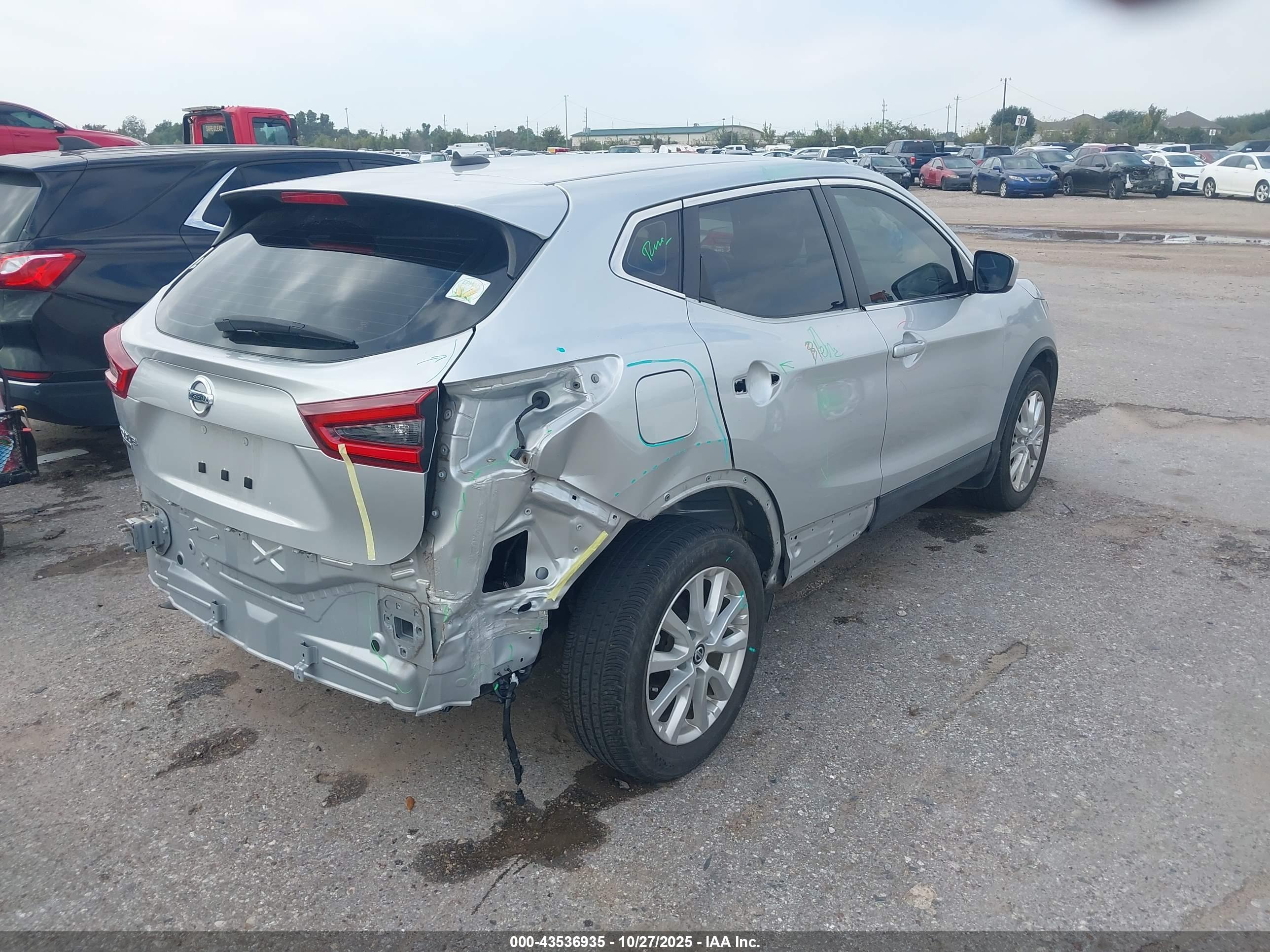 NISSAN ROGUE image 4