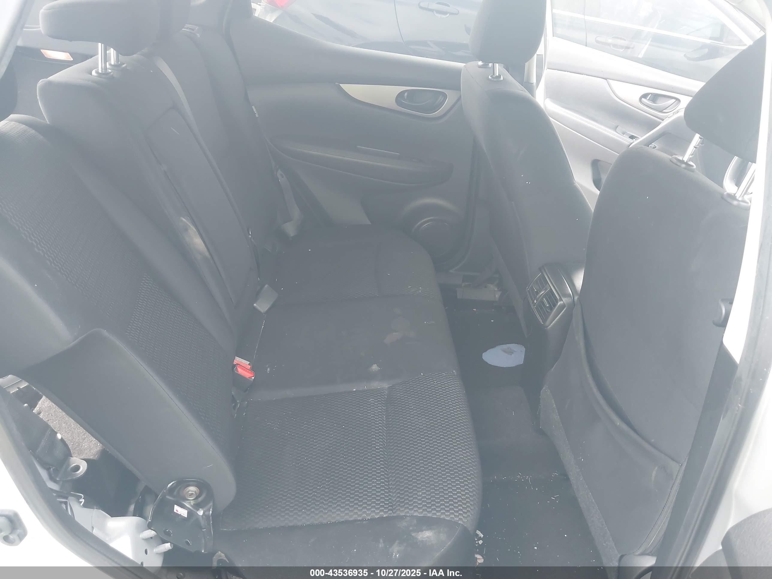 NISSAN ROGUE image 8