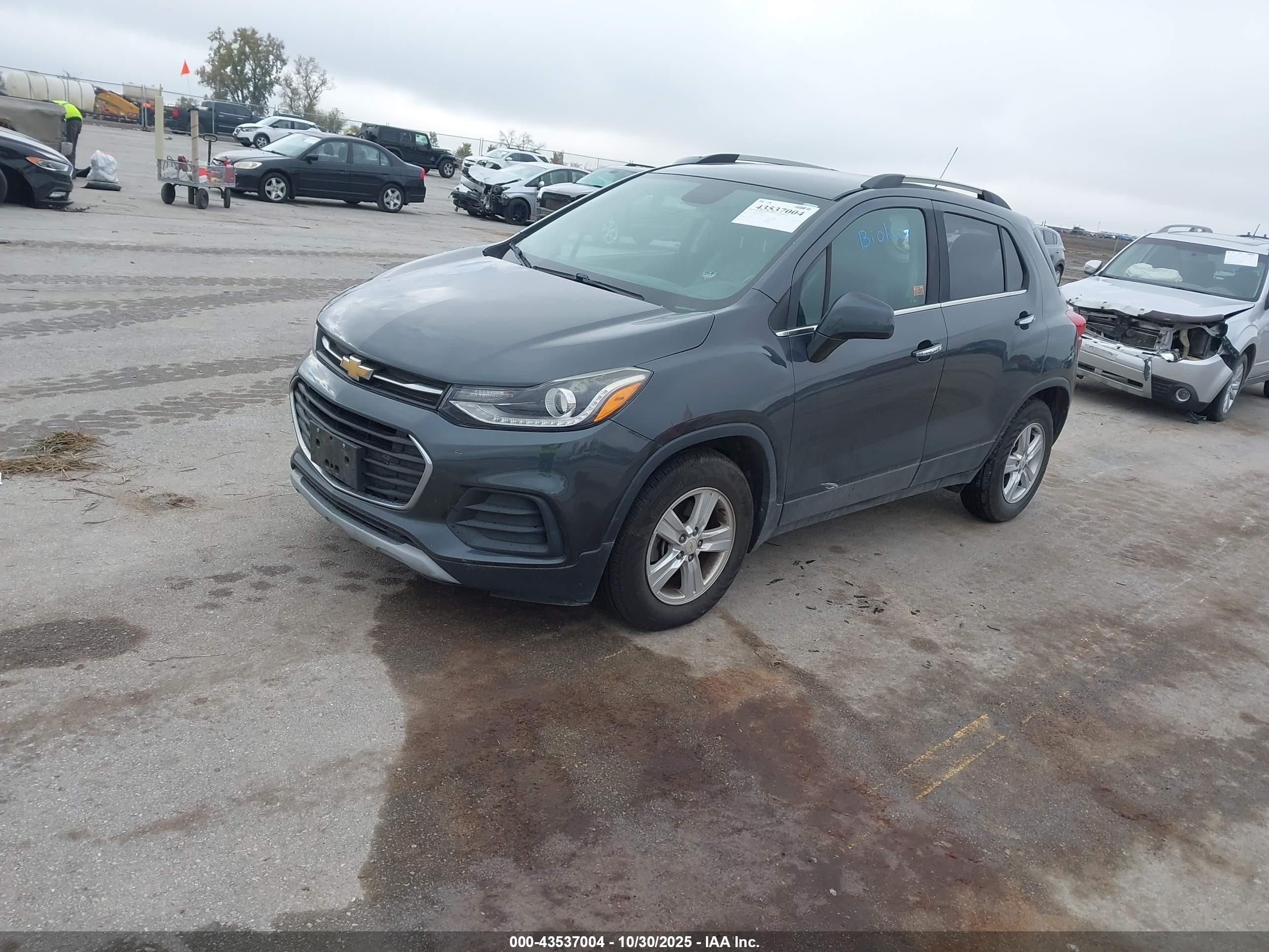 CHEVROLET TRAX image 2