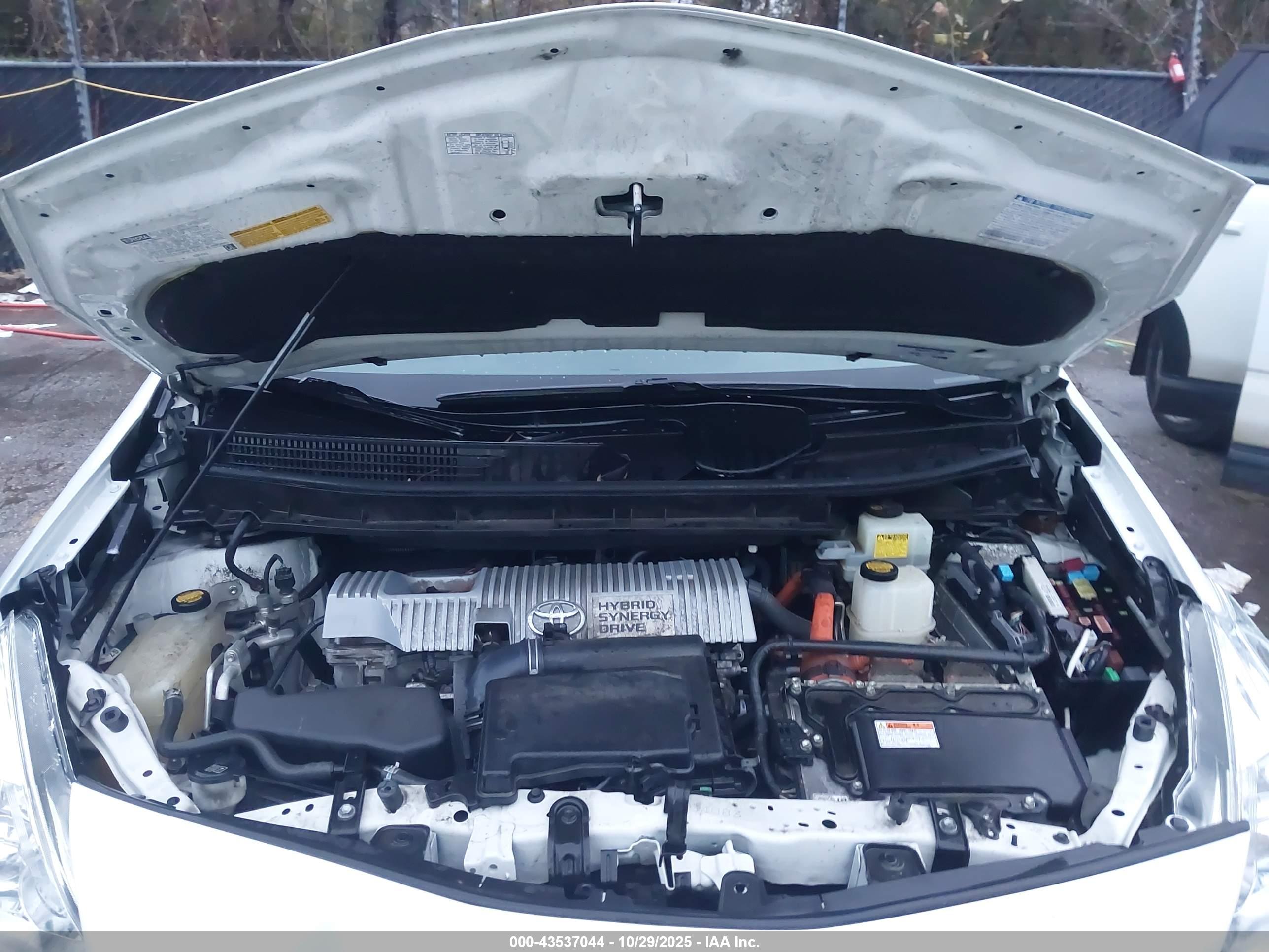 TOYOTA PRIUS image 10