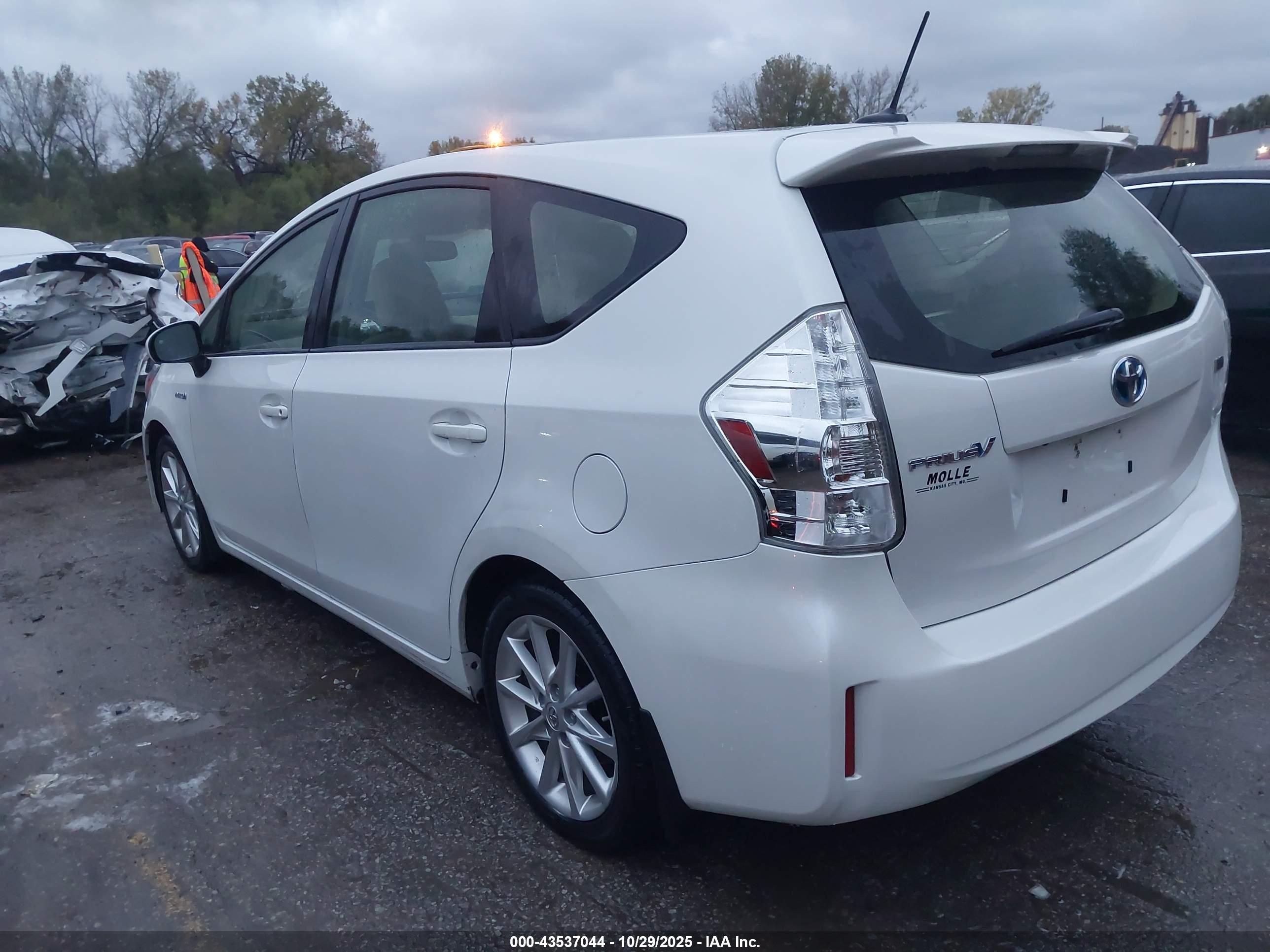 TOYOTA PRIUS image 3