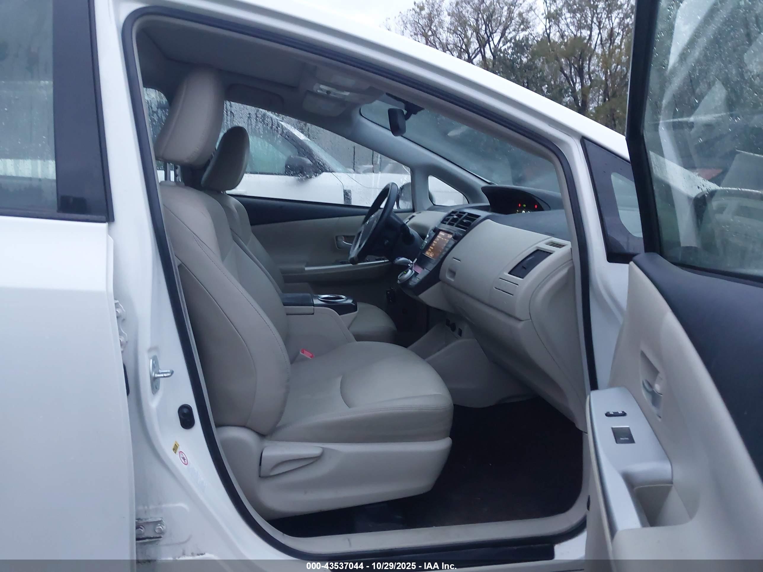 TOYOTA PRIUS image 5