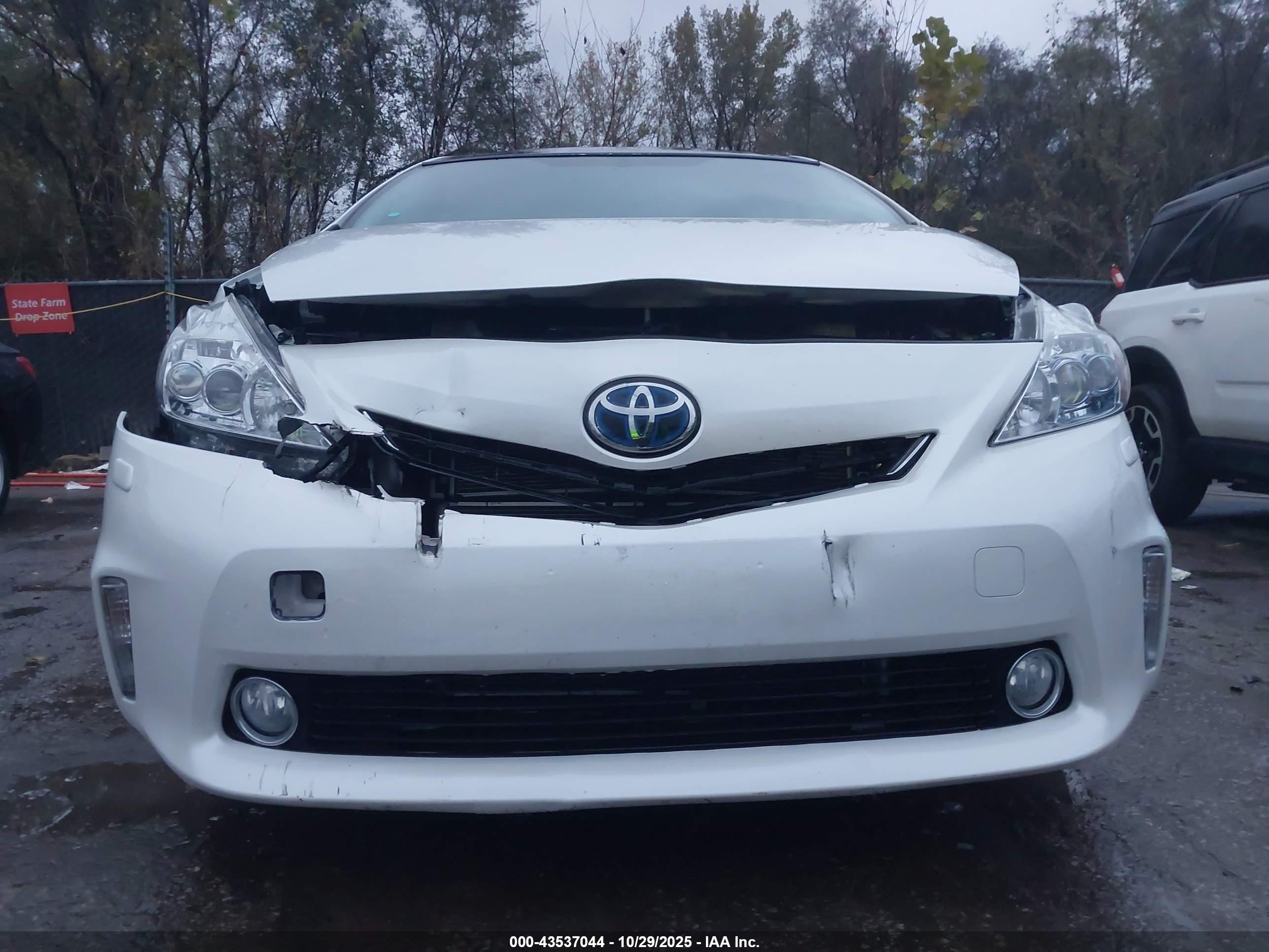 TOYOTA PRIUS image 6