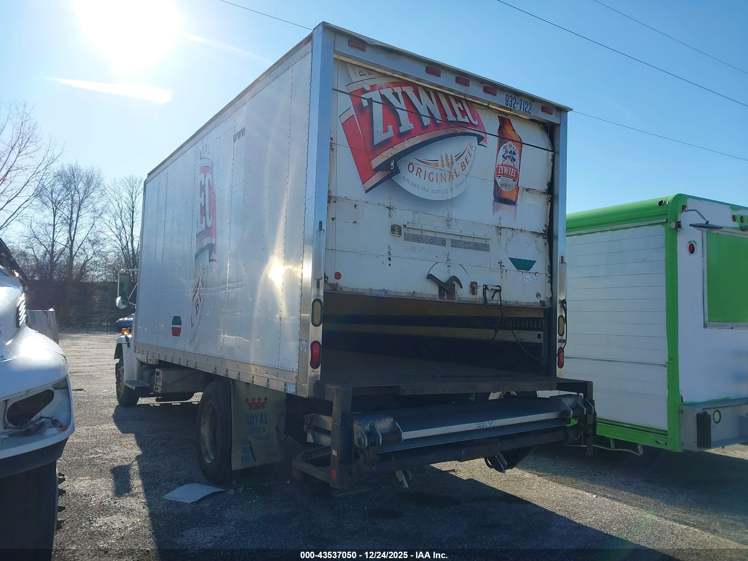 FREIGHTLINER MEDIUM image 3