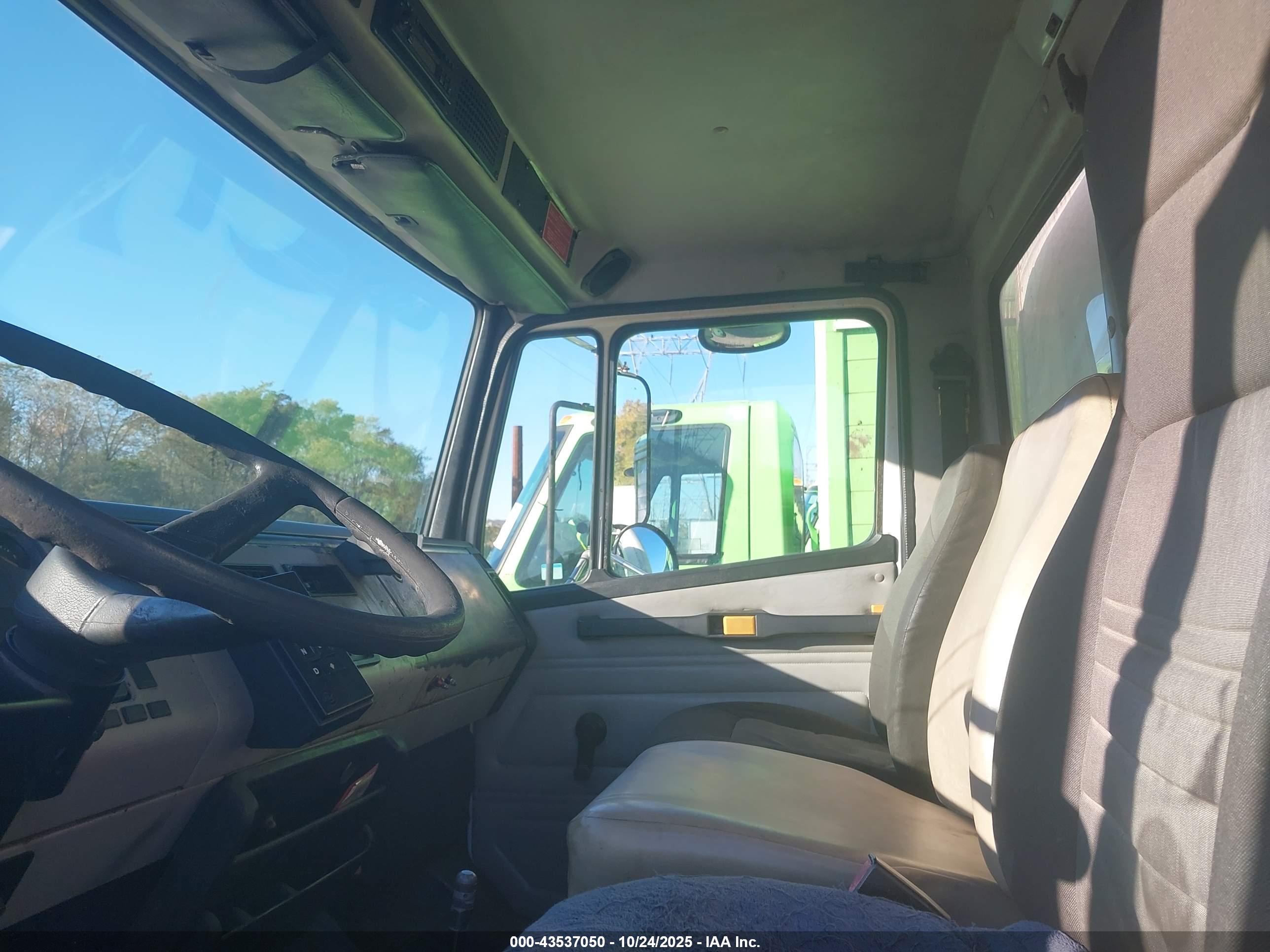 FREIGHTLINER MEDIUM image 7