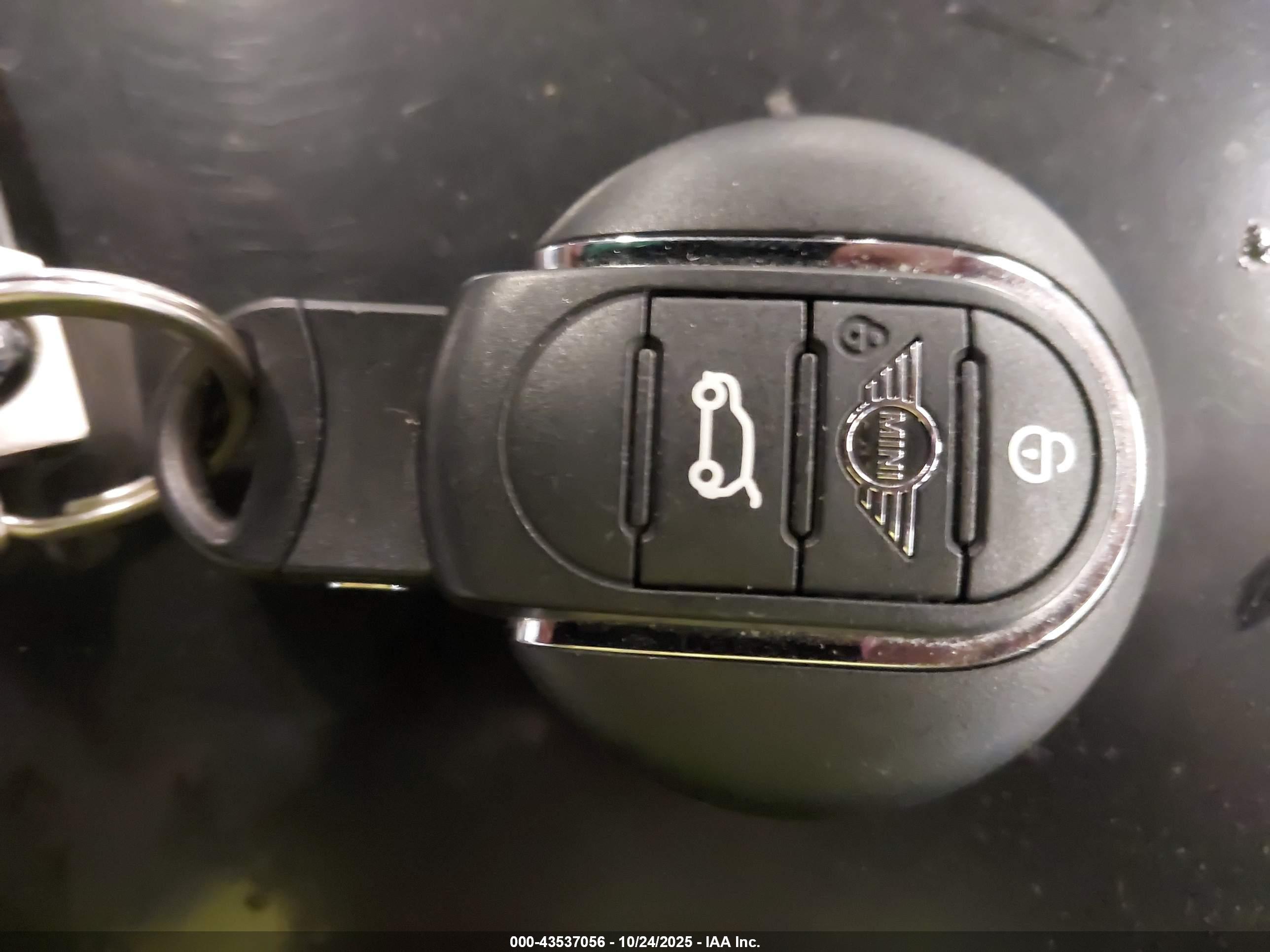 MINI CONVERTIBLE image 11