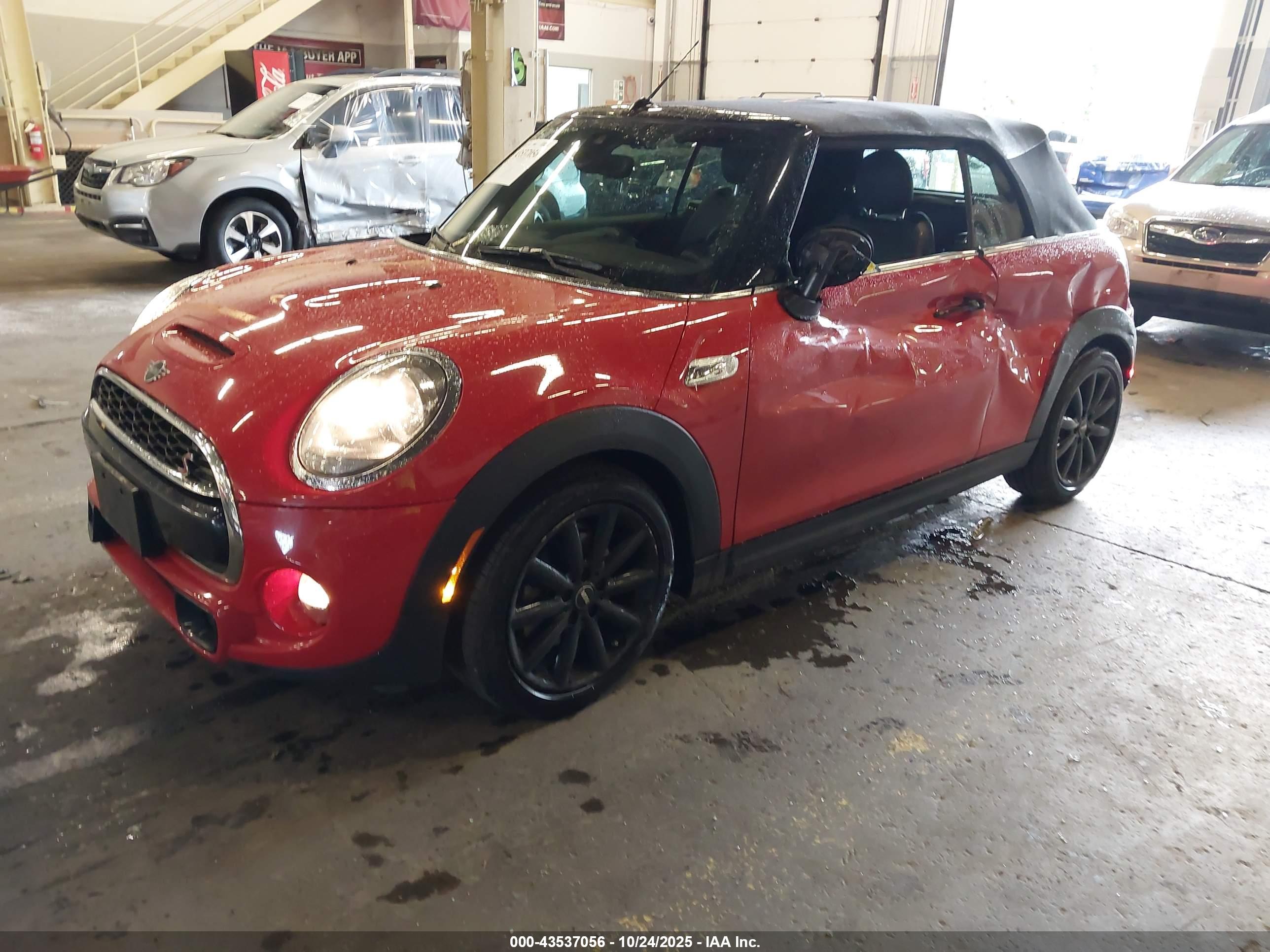 MINI CONVERTIBLE image 2