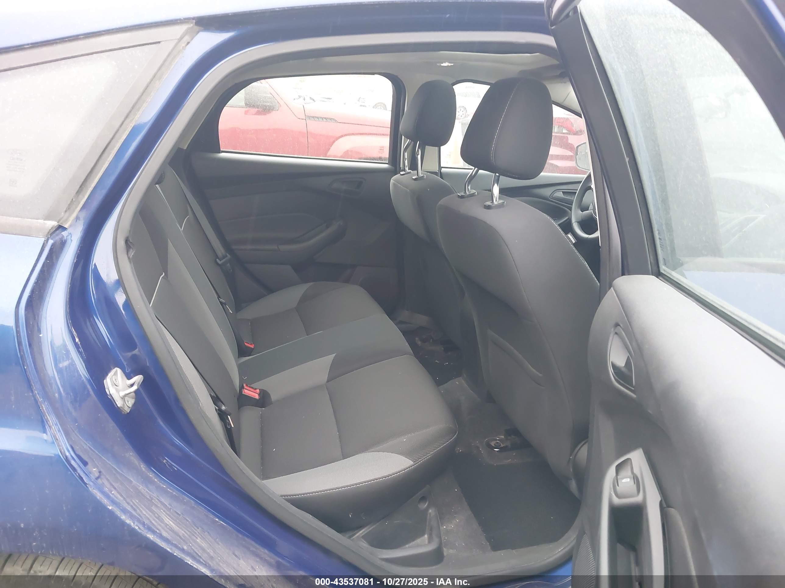 FORD FOCUS image 8