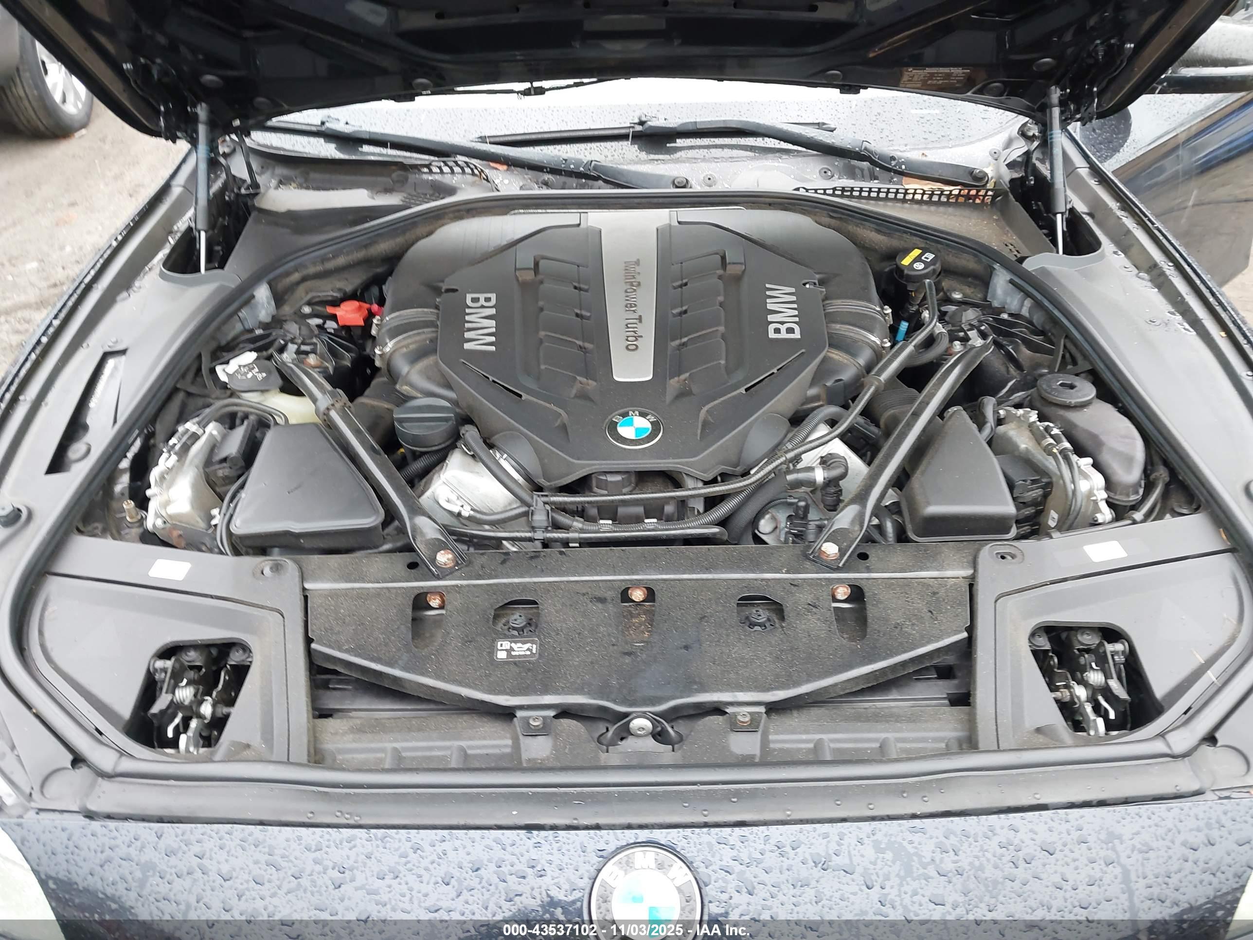 BMW 550I image 10