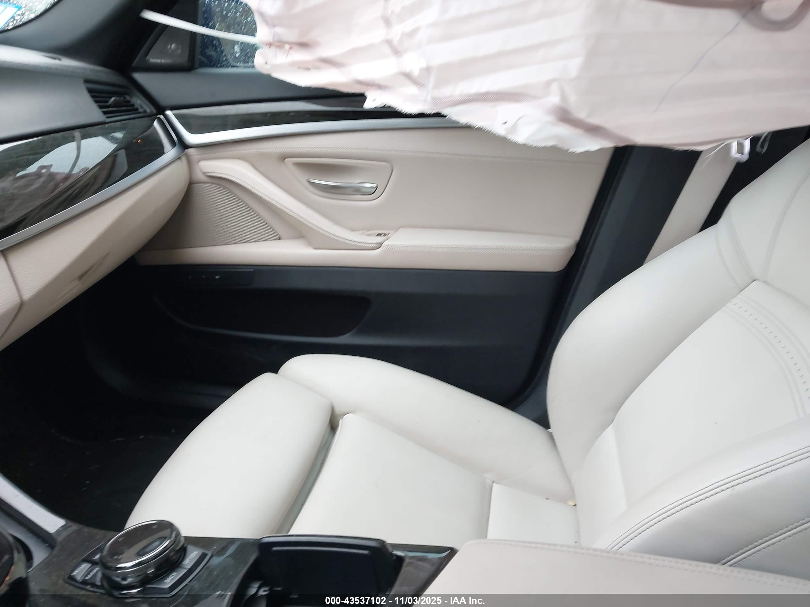 BMW 550I image 5