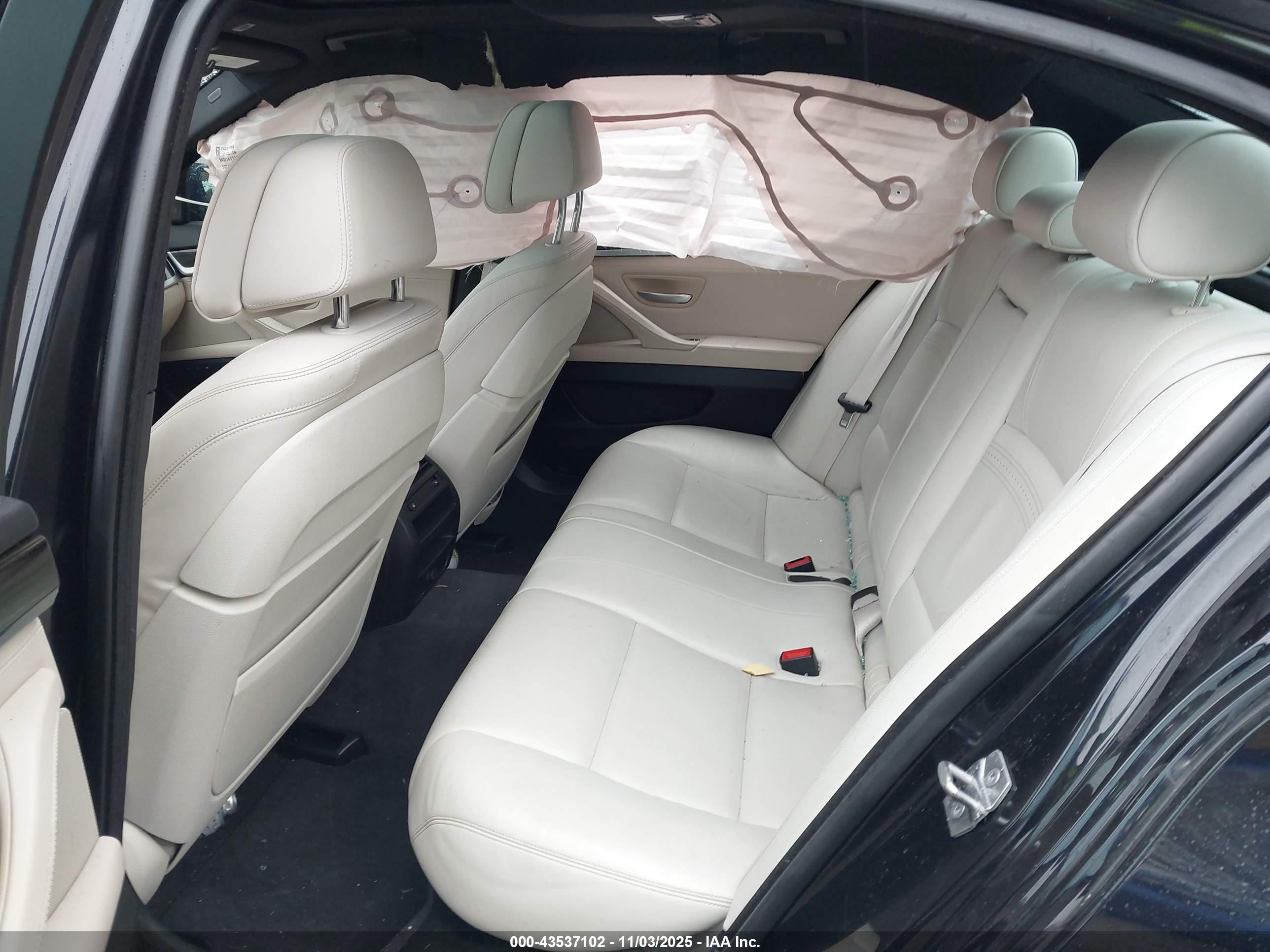 BMW 550I image 8