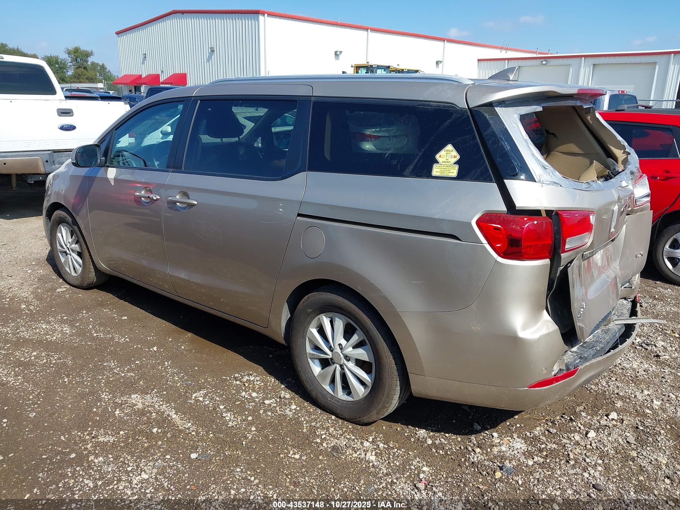 KIA SEDONA image 3