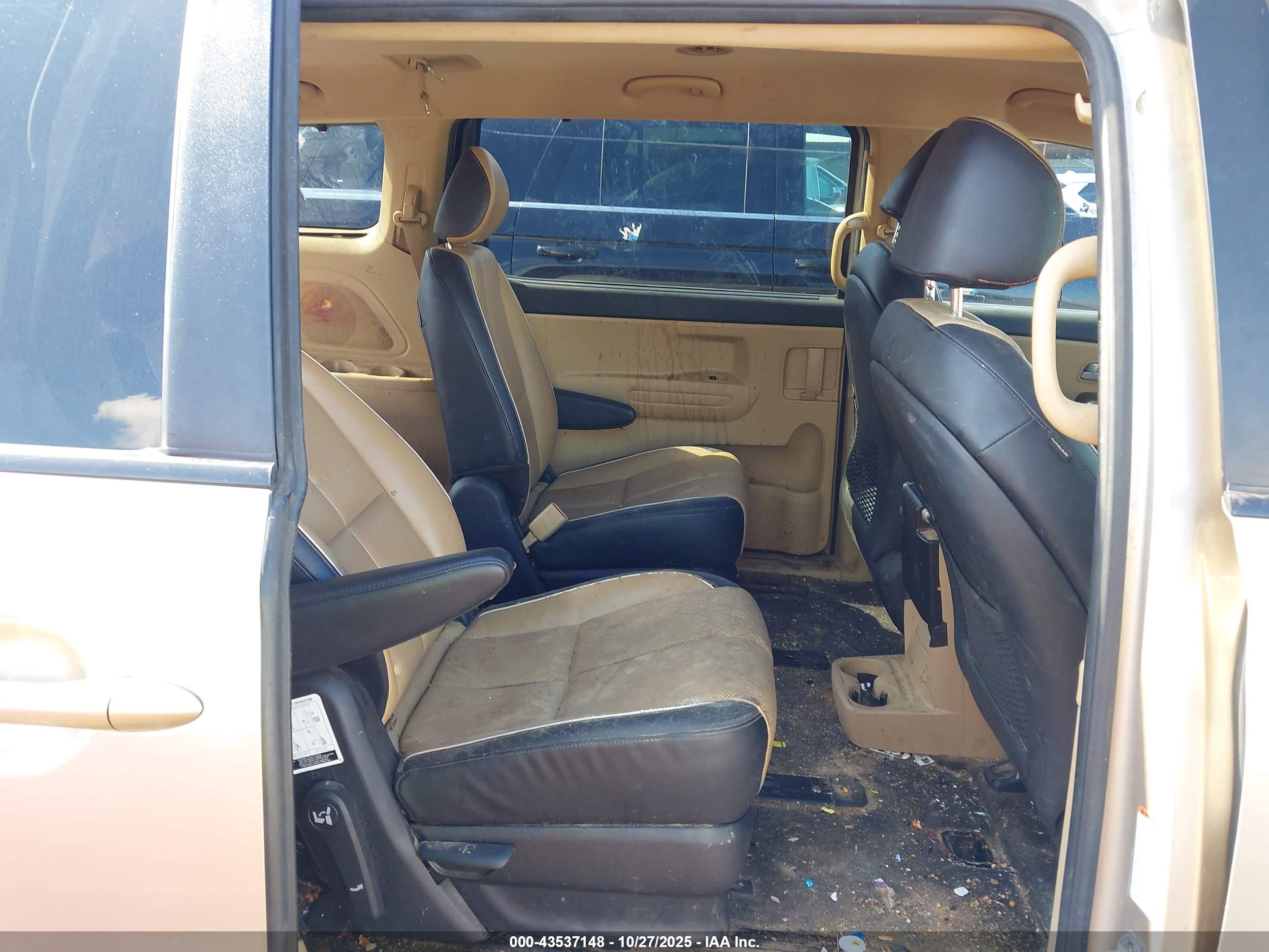 KIA SEDONA image 8