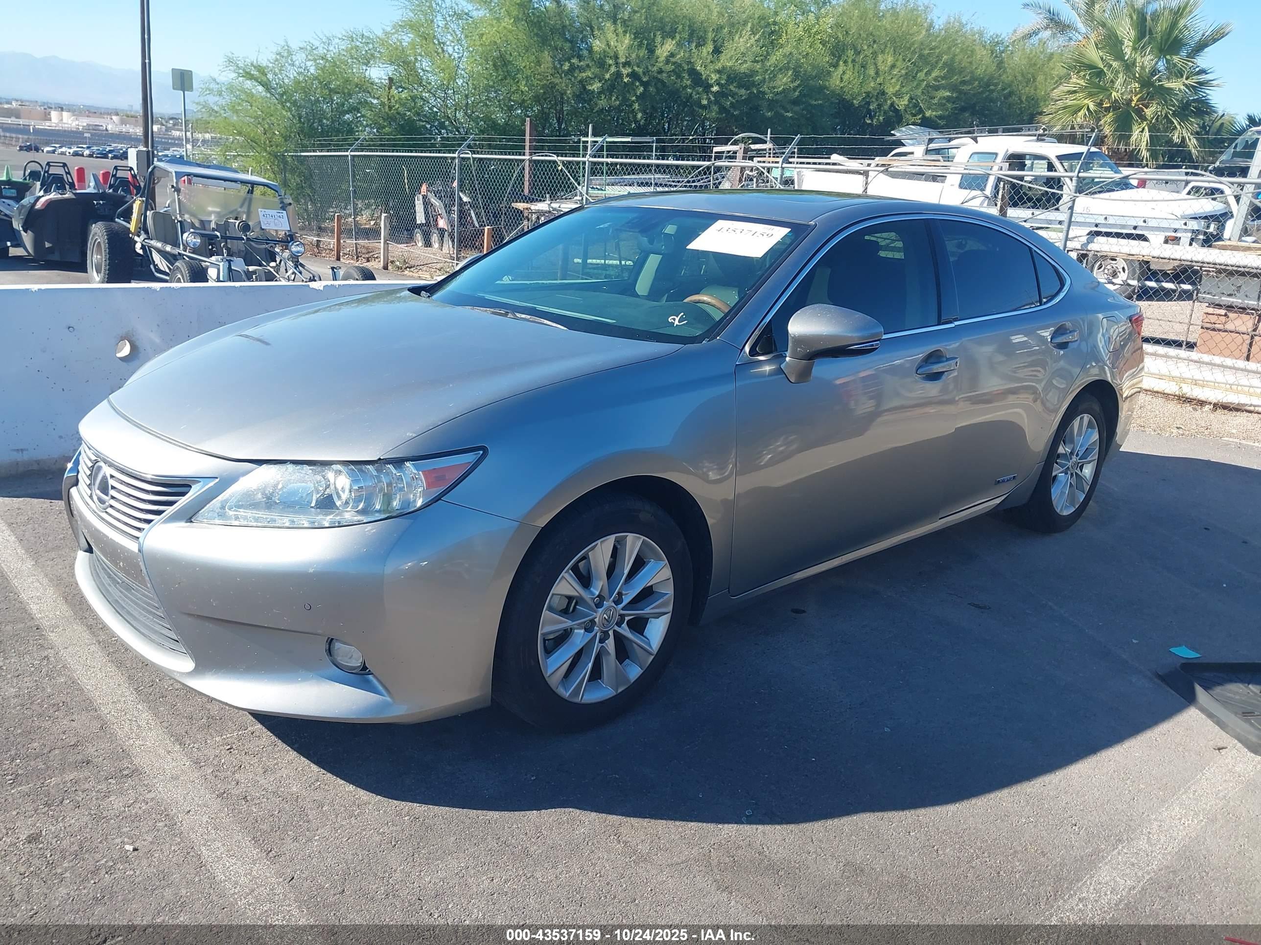 LEXUS ES image 2